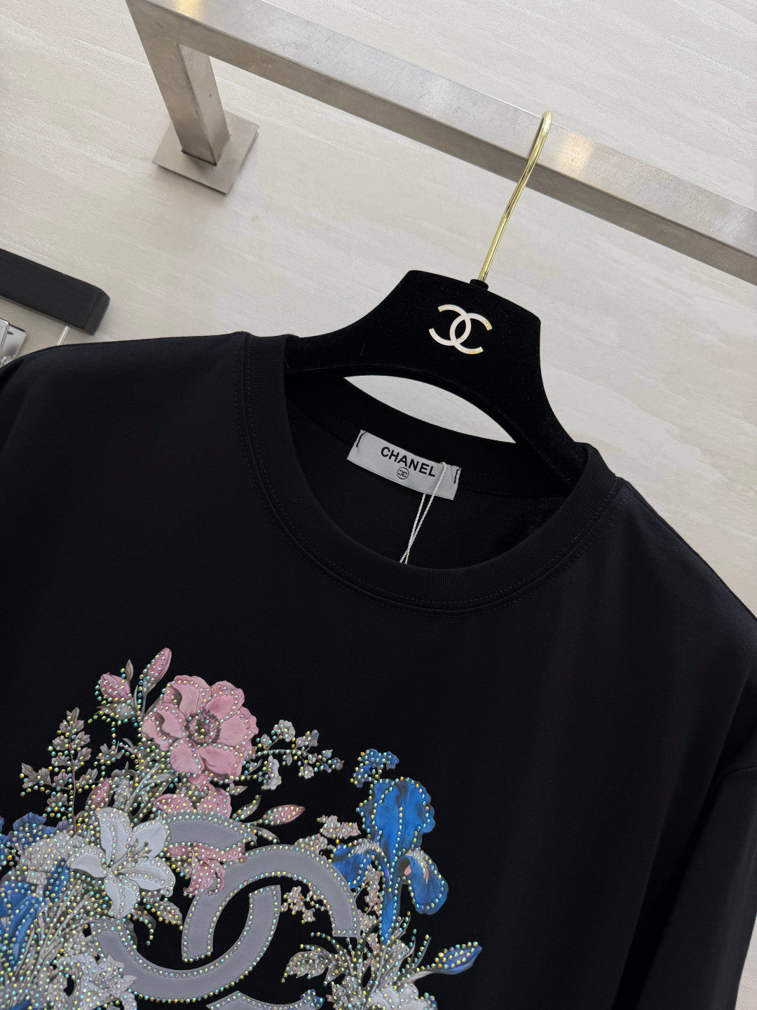Chanel 2026 Floral Rhinestone T-shirt Cotton 681379