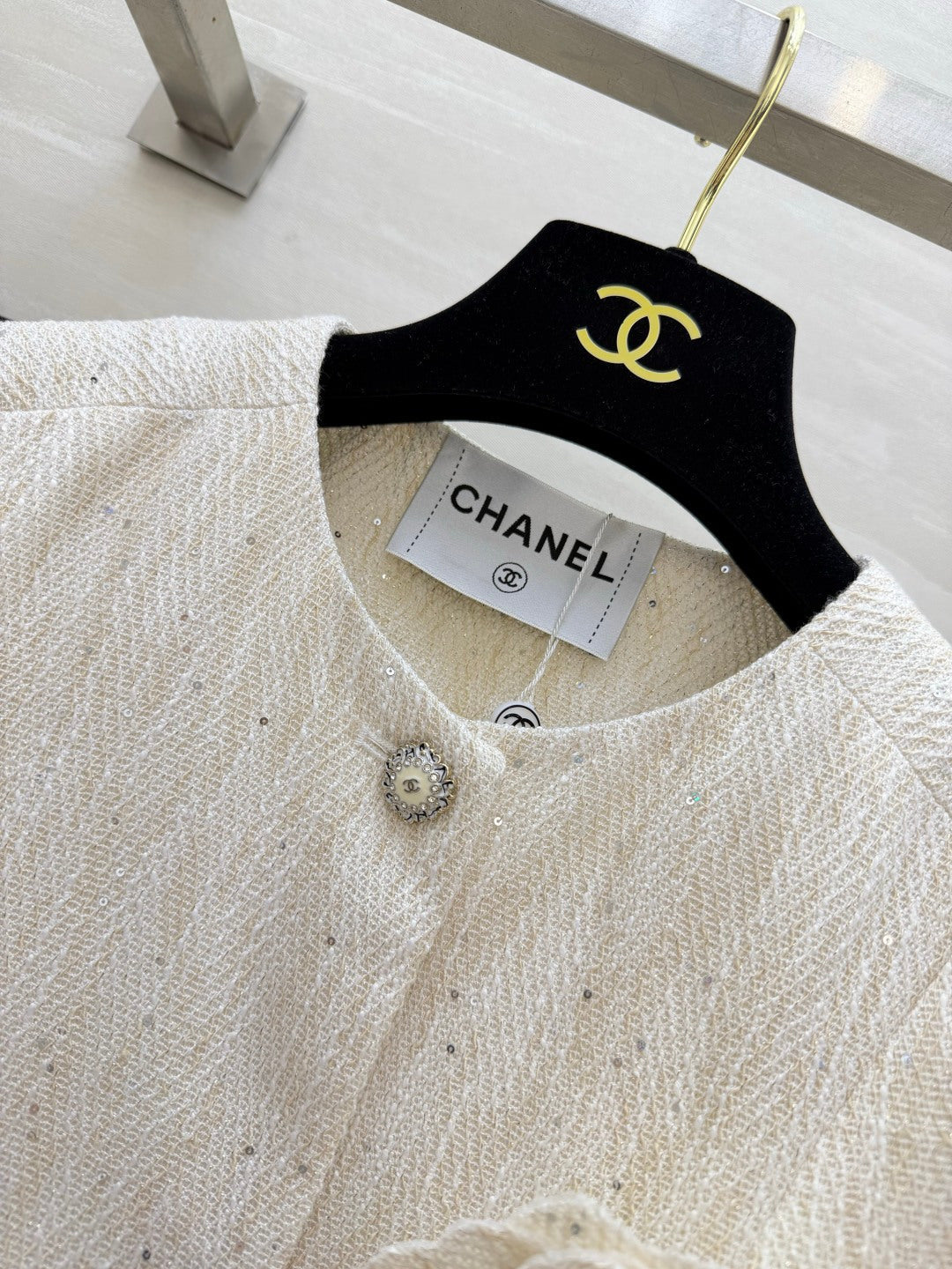 Chanel 2026 Vest Off-white Tweed 408524