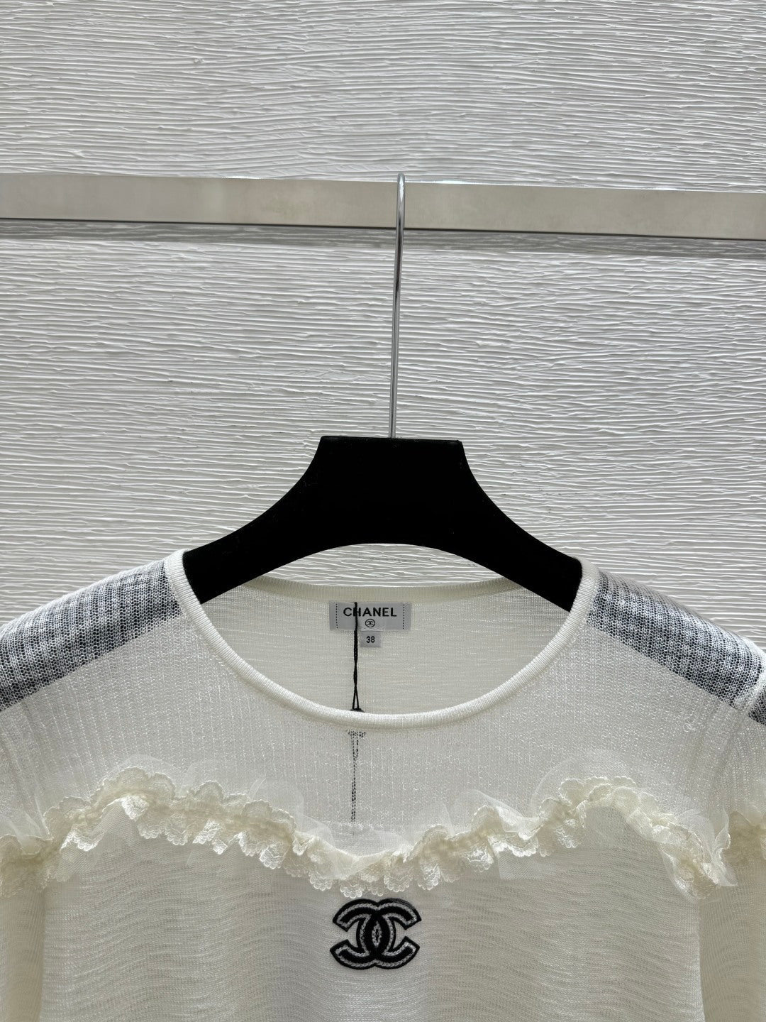 Chanel 2026  Lace Trim Round Neck Knitted Short Sleeve Tencel Wool 294906