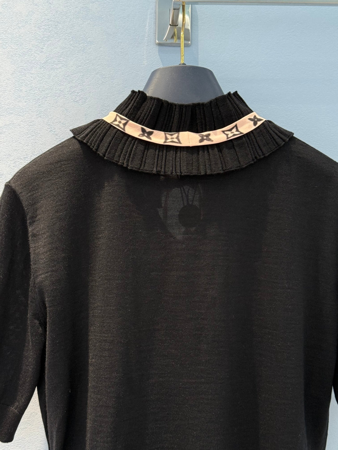 LV 25 Lace Stand-Up Collar Ribbon Short-Sleeved Shirt Black Wool Silk