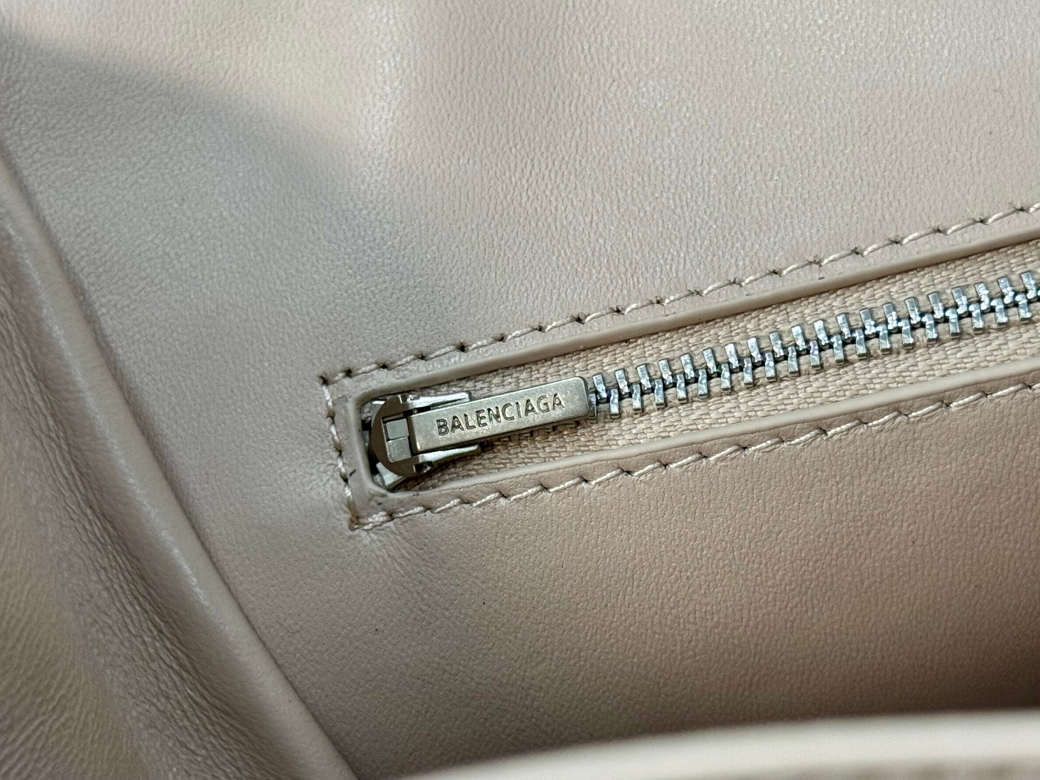 Balenciaga Medium Bag 35 Beige Calfskin Sliver Hardware
