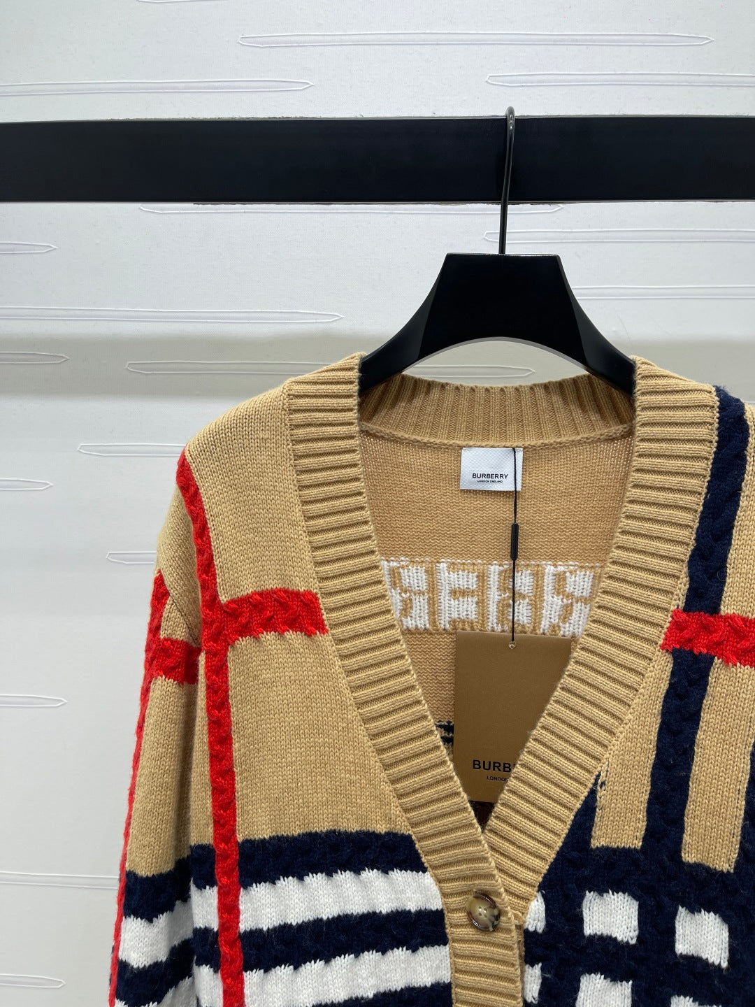 Burberry 25 V-neck Long-sleeved Cardigan Beige Wool Cashmere