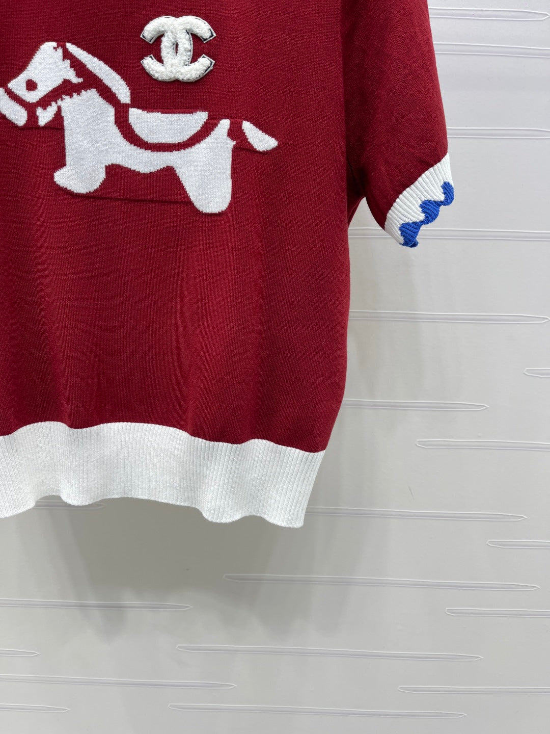 Chanel 2026 Horse Crew Neck Knit Short-Sleeve Shirt Red White Wool 402535