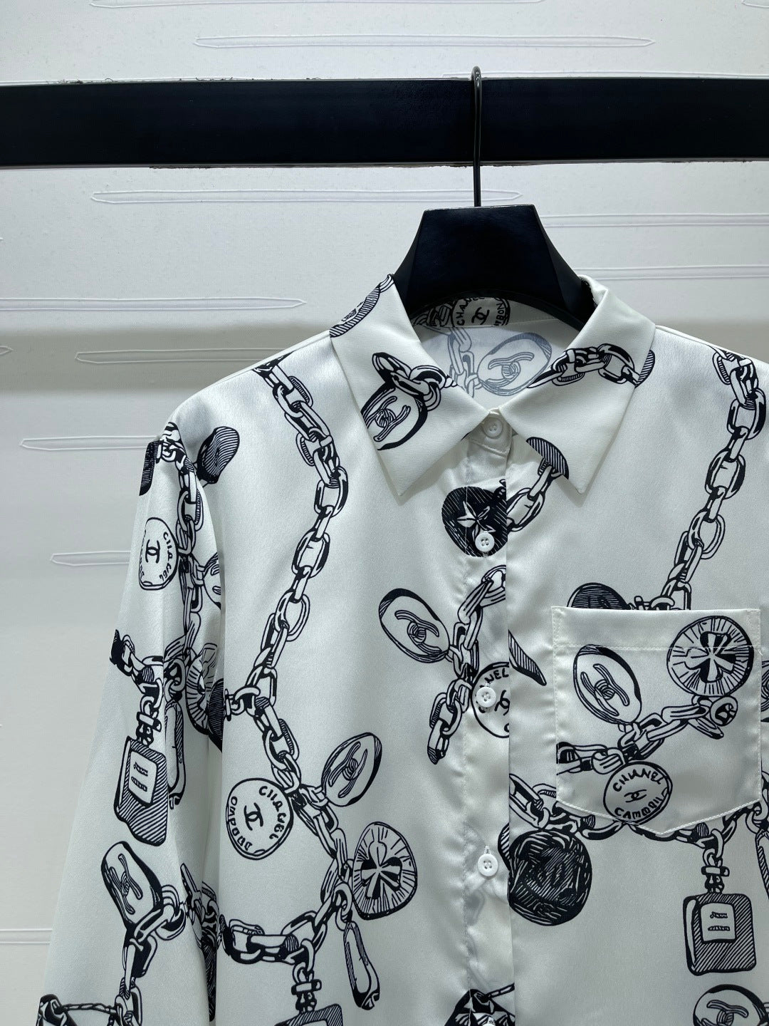 Chanel 2026 Long-sleeved Shirt With Chain Pattern 289851