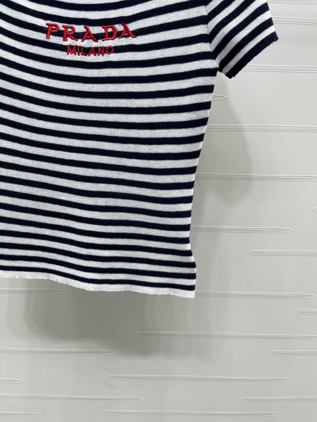 Prada 2026 One-shoulder Knit Short-sleeved Top Cotton 391450