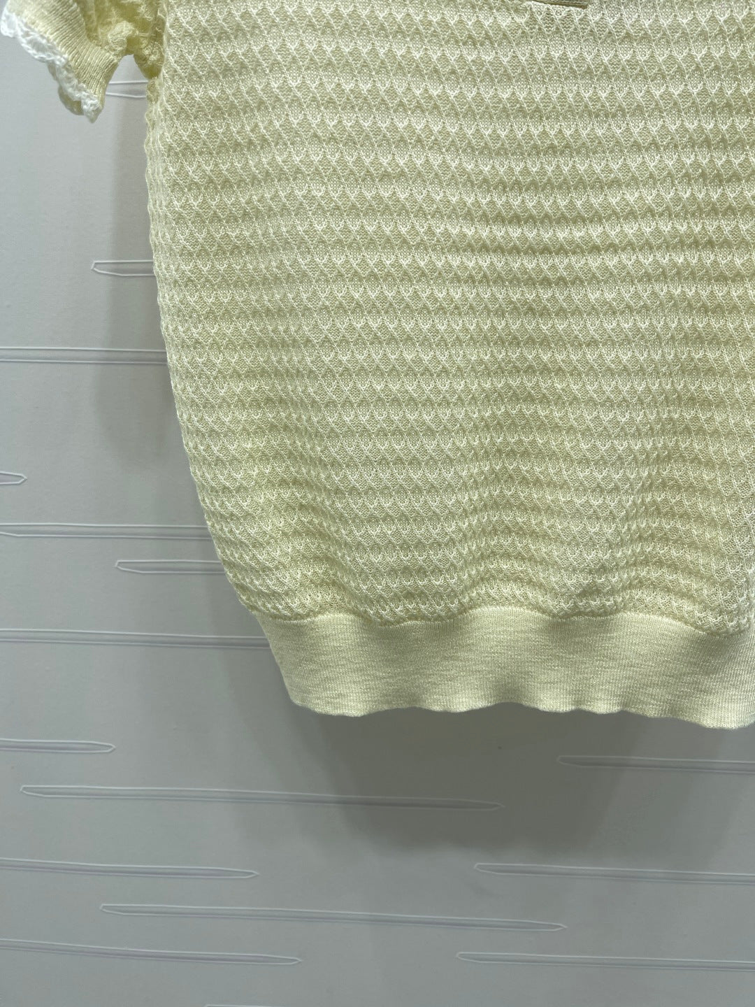 Chanel 2026  Lace-trimmed Polo Collar Knit Short-sleeved Top Cotton 390780
