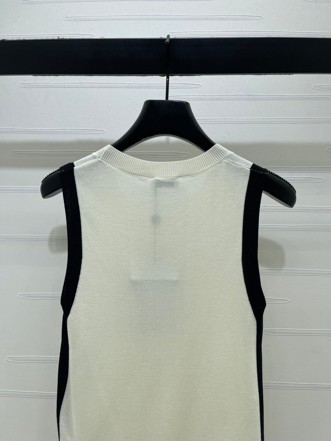 Chanel 2026 Color-blocked Knit Vest Tencel 390651