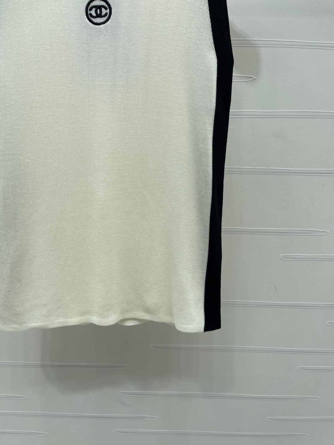 Chanel 2026 Color-blocked Knit Vest Tencel 390651