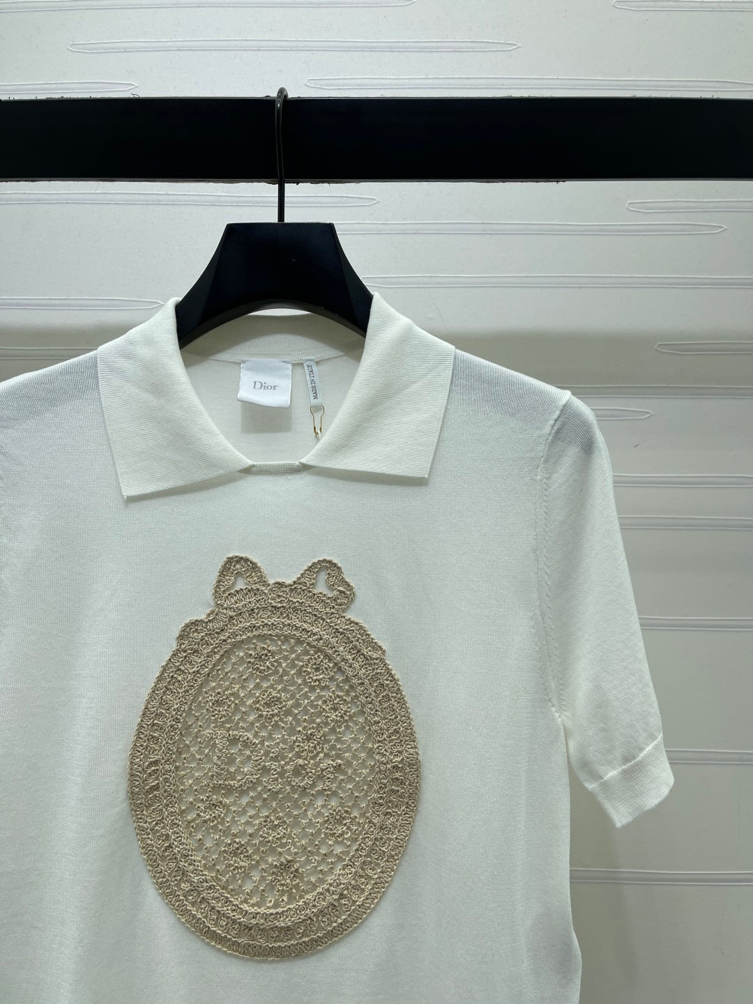 Dior 2026  Embroidered Collared Knit Short-sleeved Top 392653