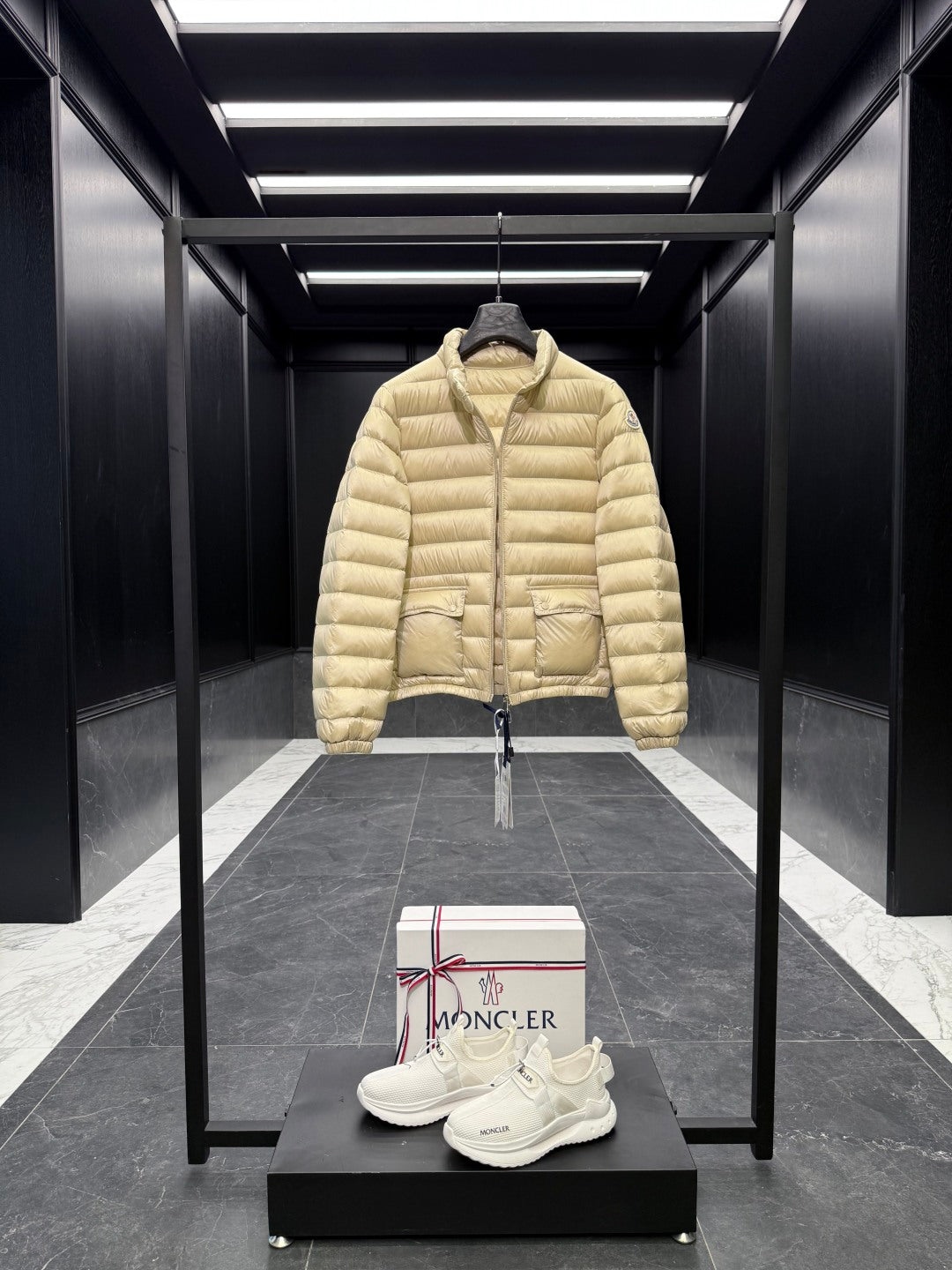 Moncler 25 Down Jacket Polyester 304735
