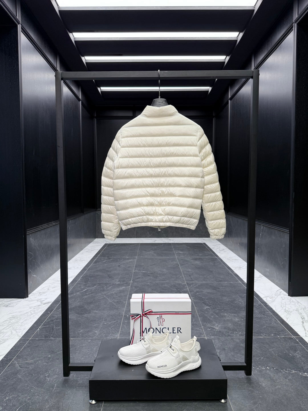 Moncler 25 Down Jacket Polyester 304735