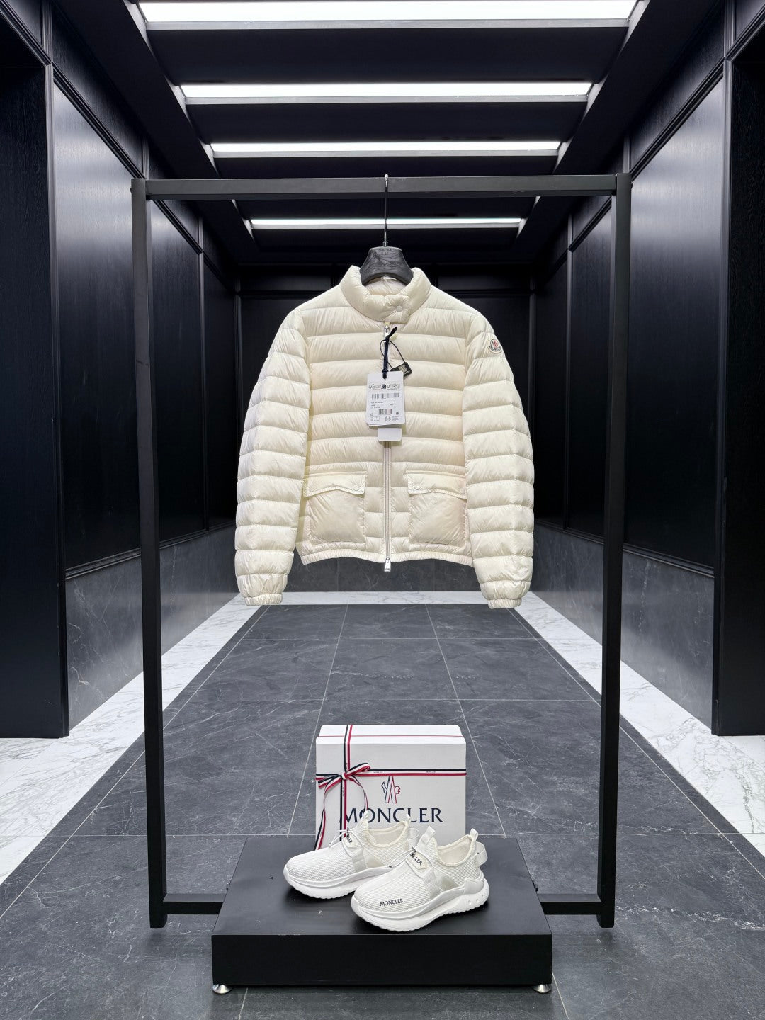 Moncler 25 Down Jacket Polyester 304735