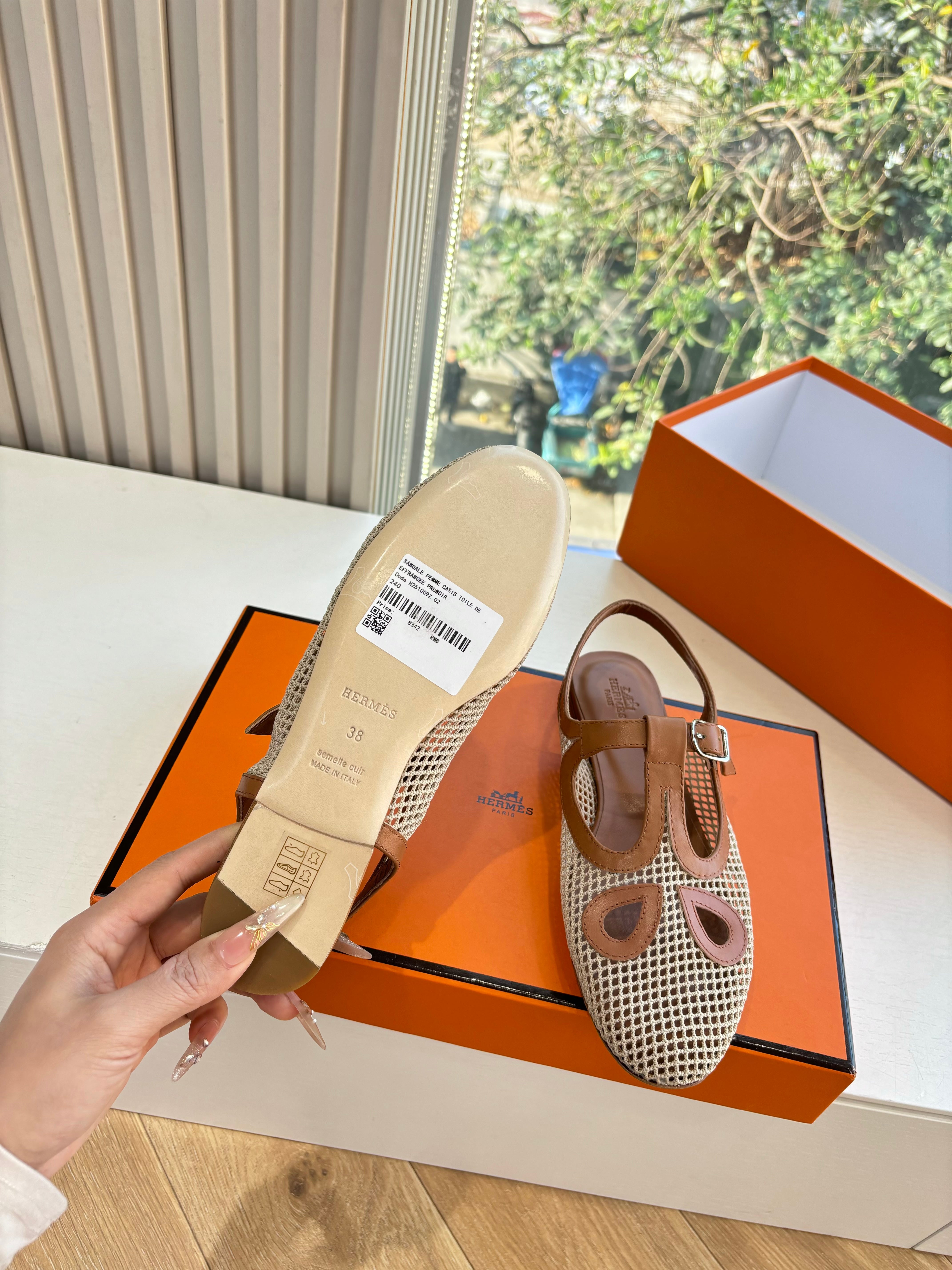 HM 26ss Pig-Nose Flat Sandals Brown Beige Mesh Sheepskin 603925
