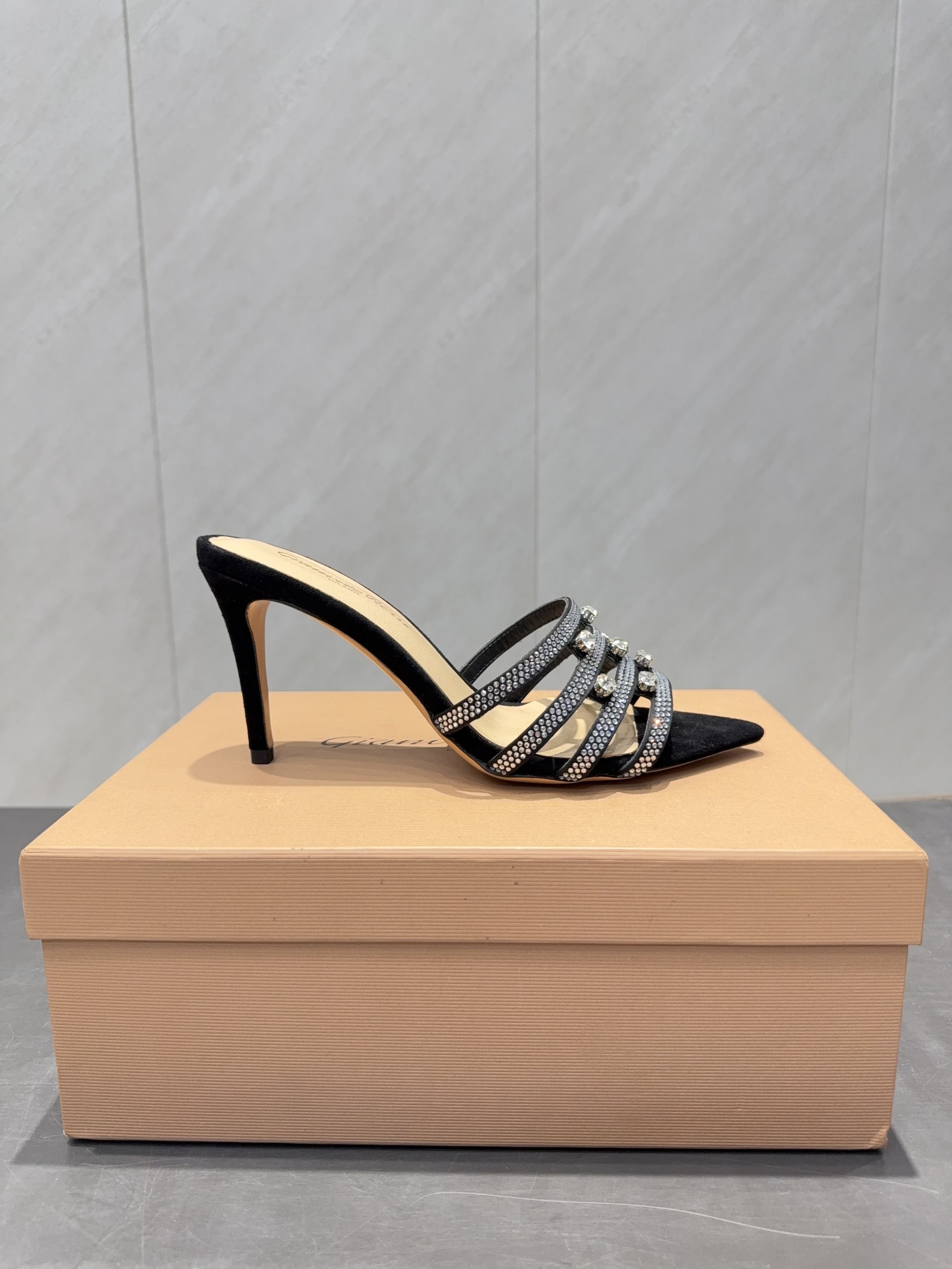 CL 26SS High Heeled Sandals 100 Black Beige Sheepskin 613826