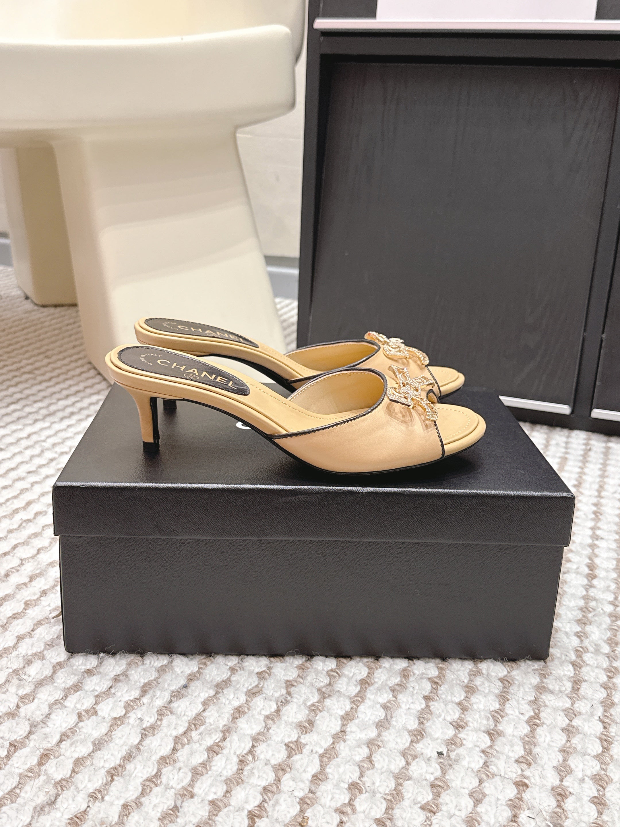 CC 26s Stiletto Sandals 55 Beige Leather 652569