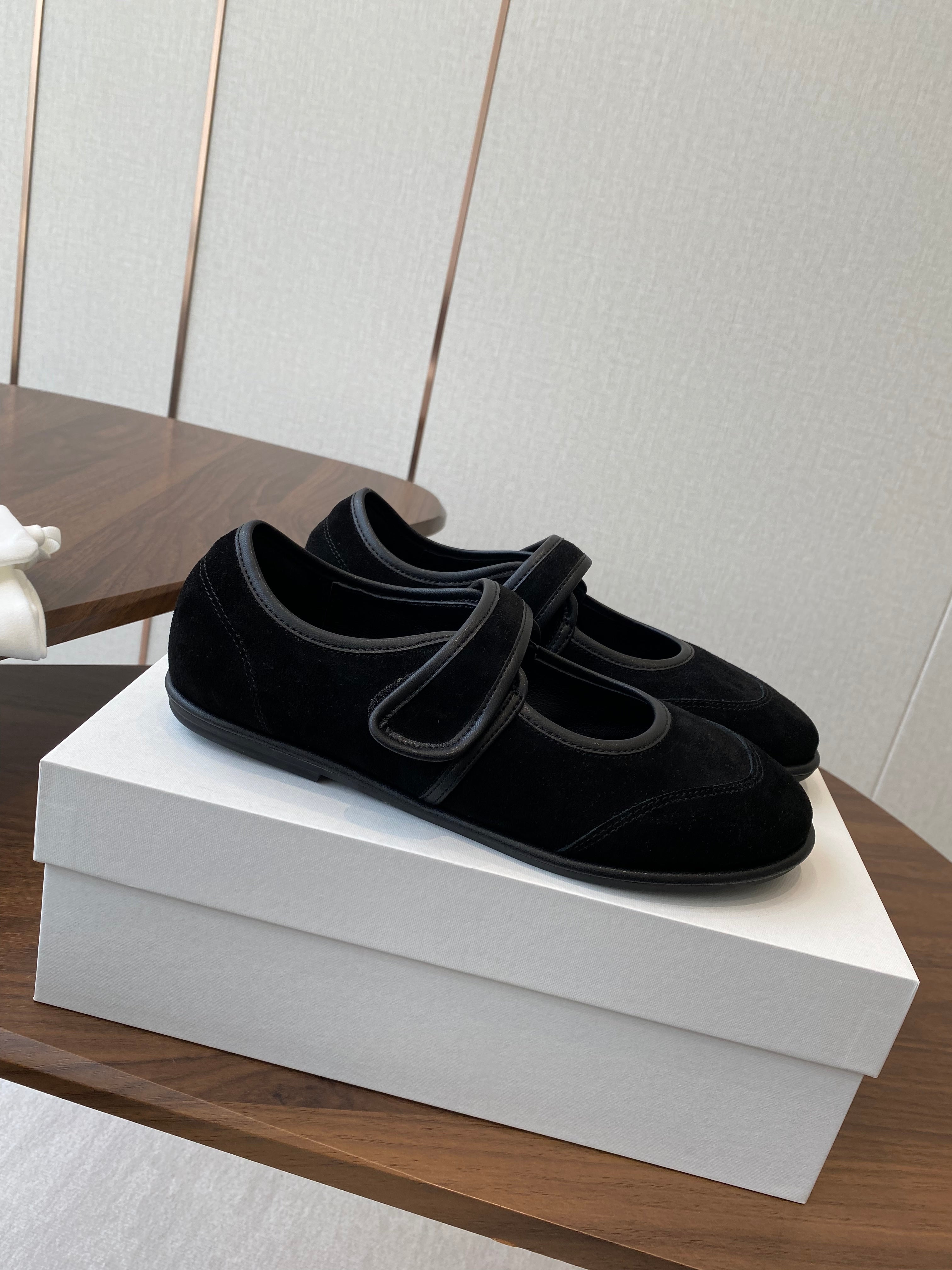 HM  25s Velcro Mary Jane Black Suede