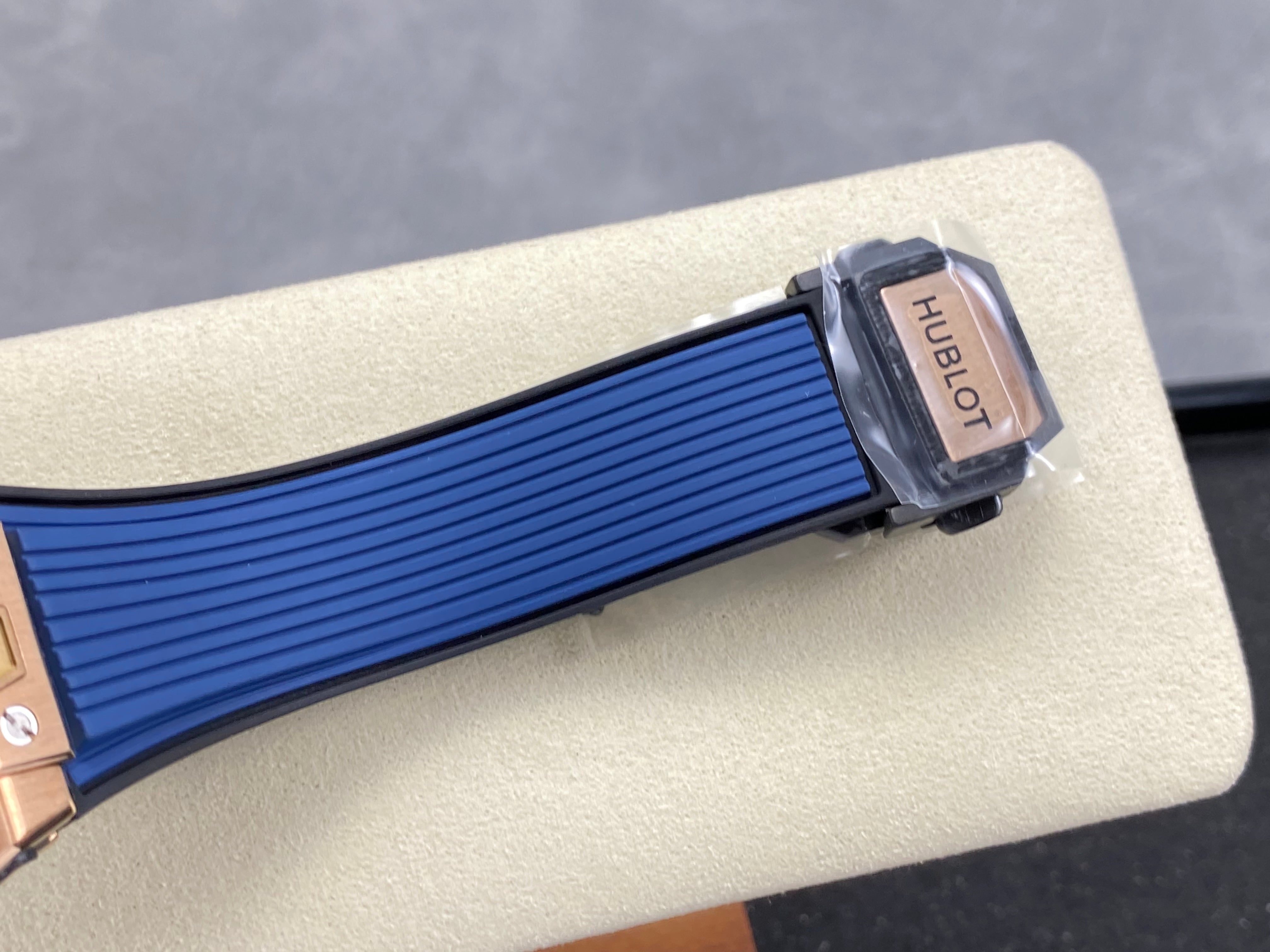 Hublot Big Bang Unico Rose Gold Blue 42mm Blue Rubber Strap Watch