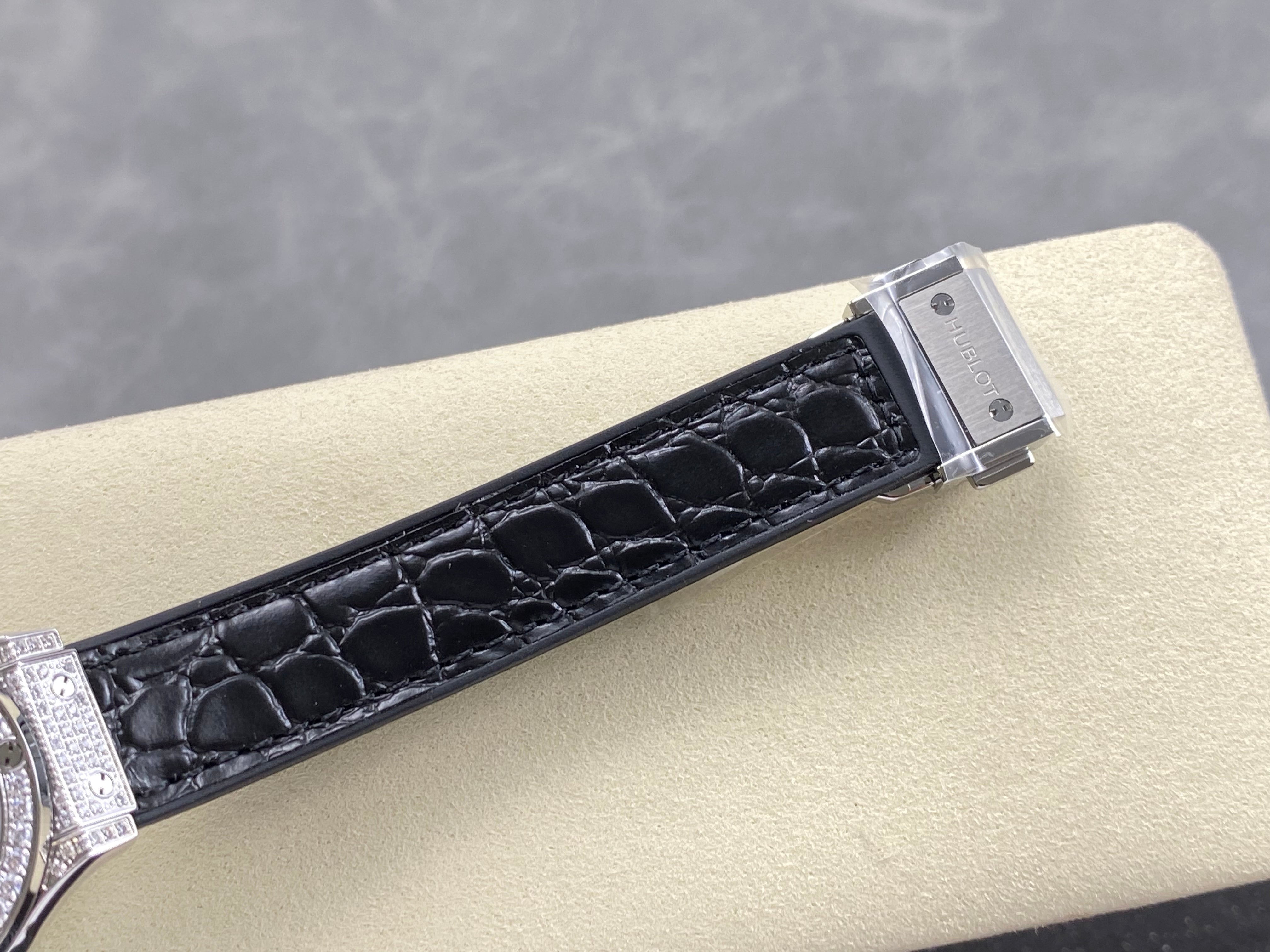 Hublot Classic Fusion 33mm Watch Black Dial And Black Leather Strap
