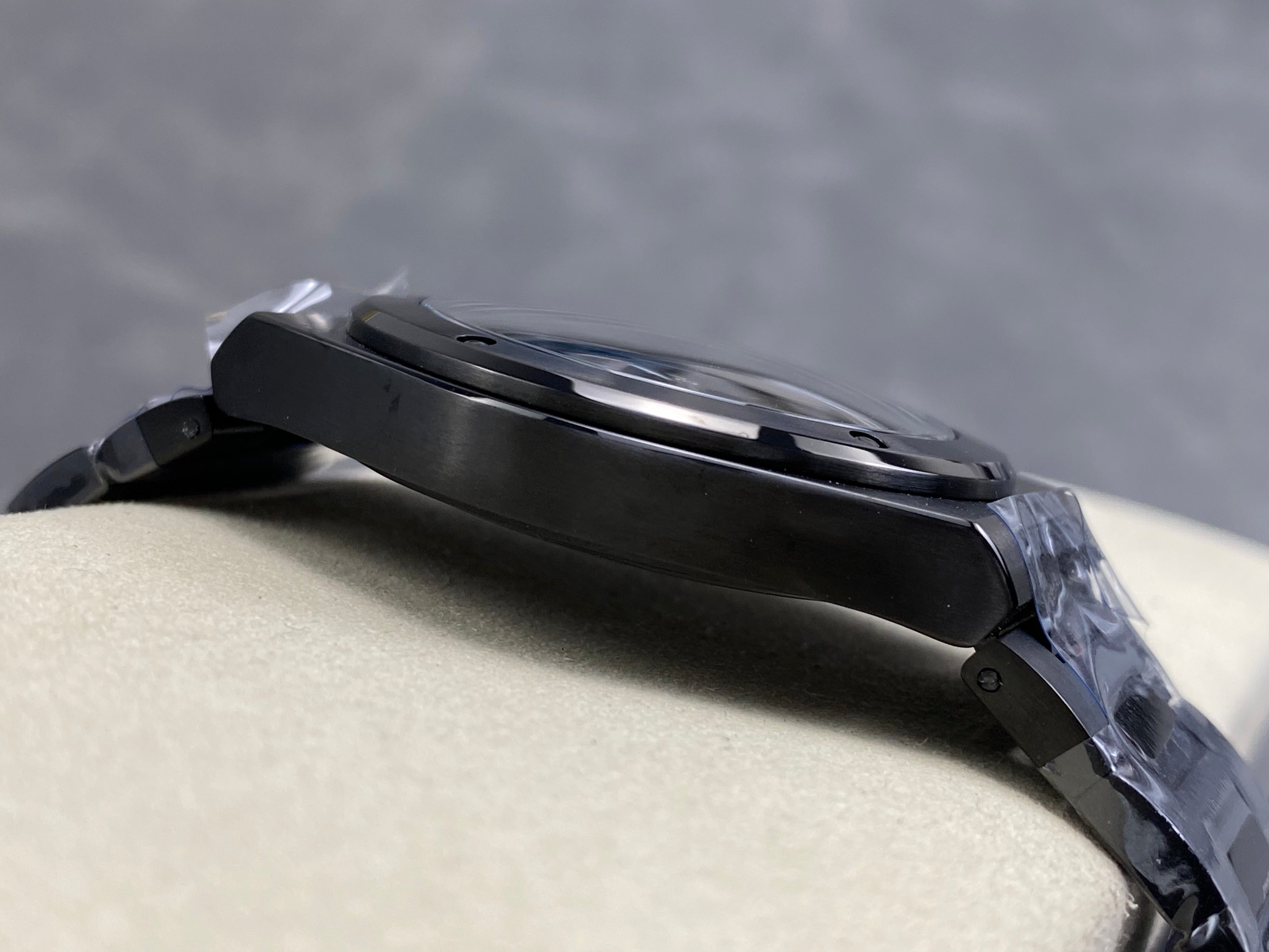 IWC Ingenieur 40 Black Dial Black Case