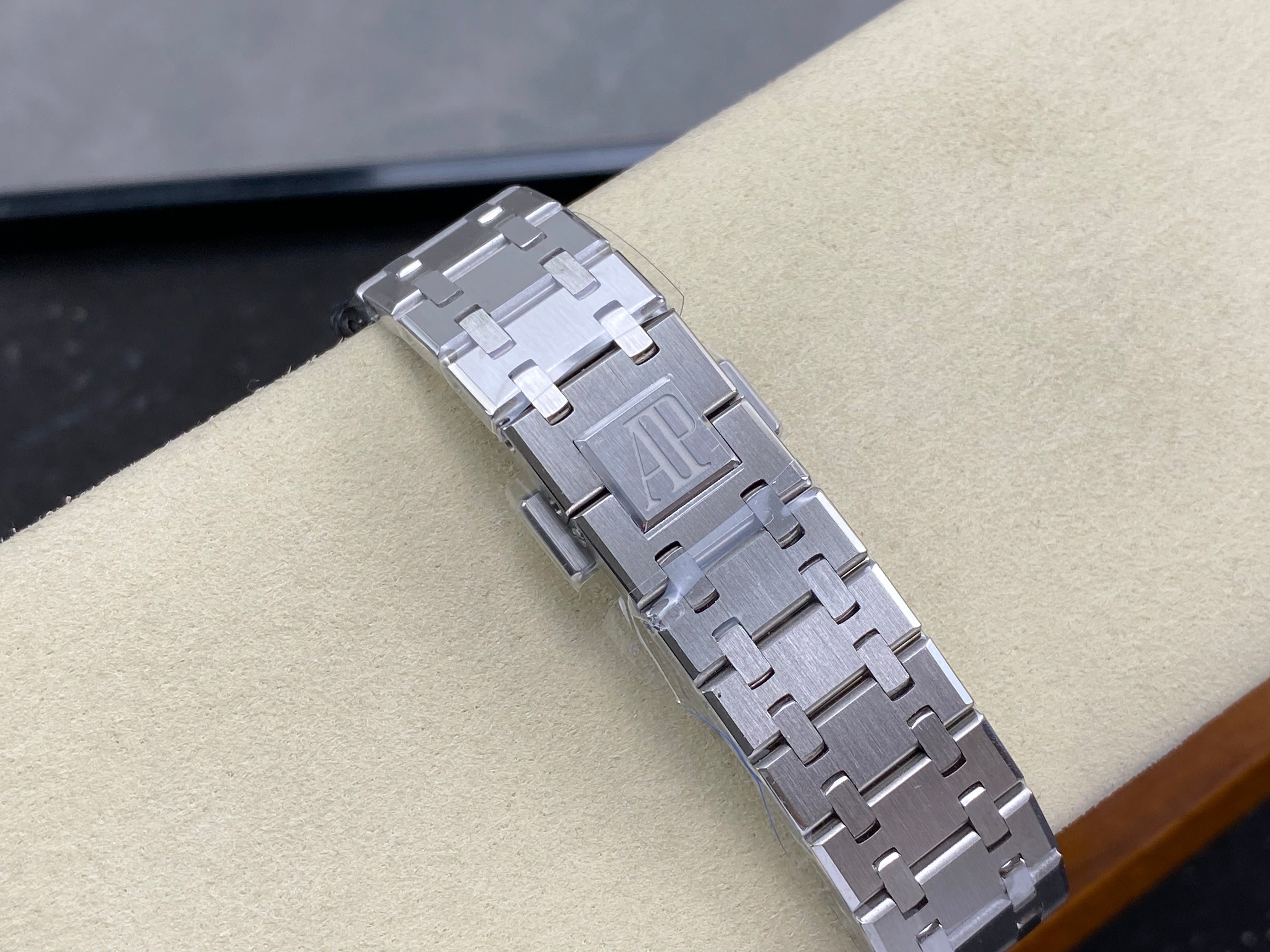 Audemars Piguet Royal Oak Lady 33mm Steel Case White Dial Diamond Bezel