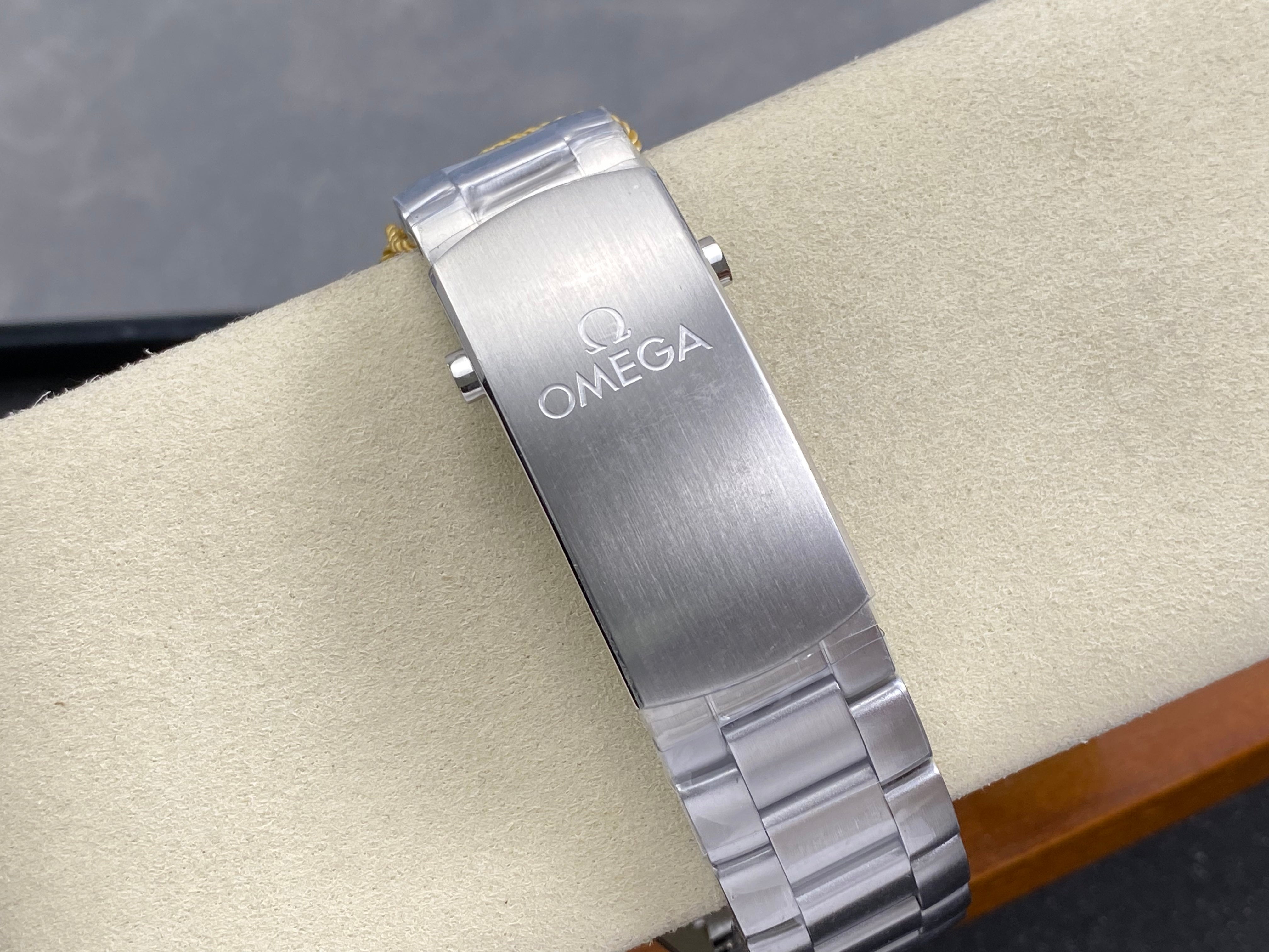 Omega Seamaster 46mm Black Dial Sliver Case Black Bezel Steel