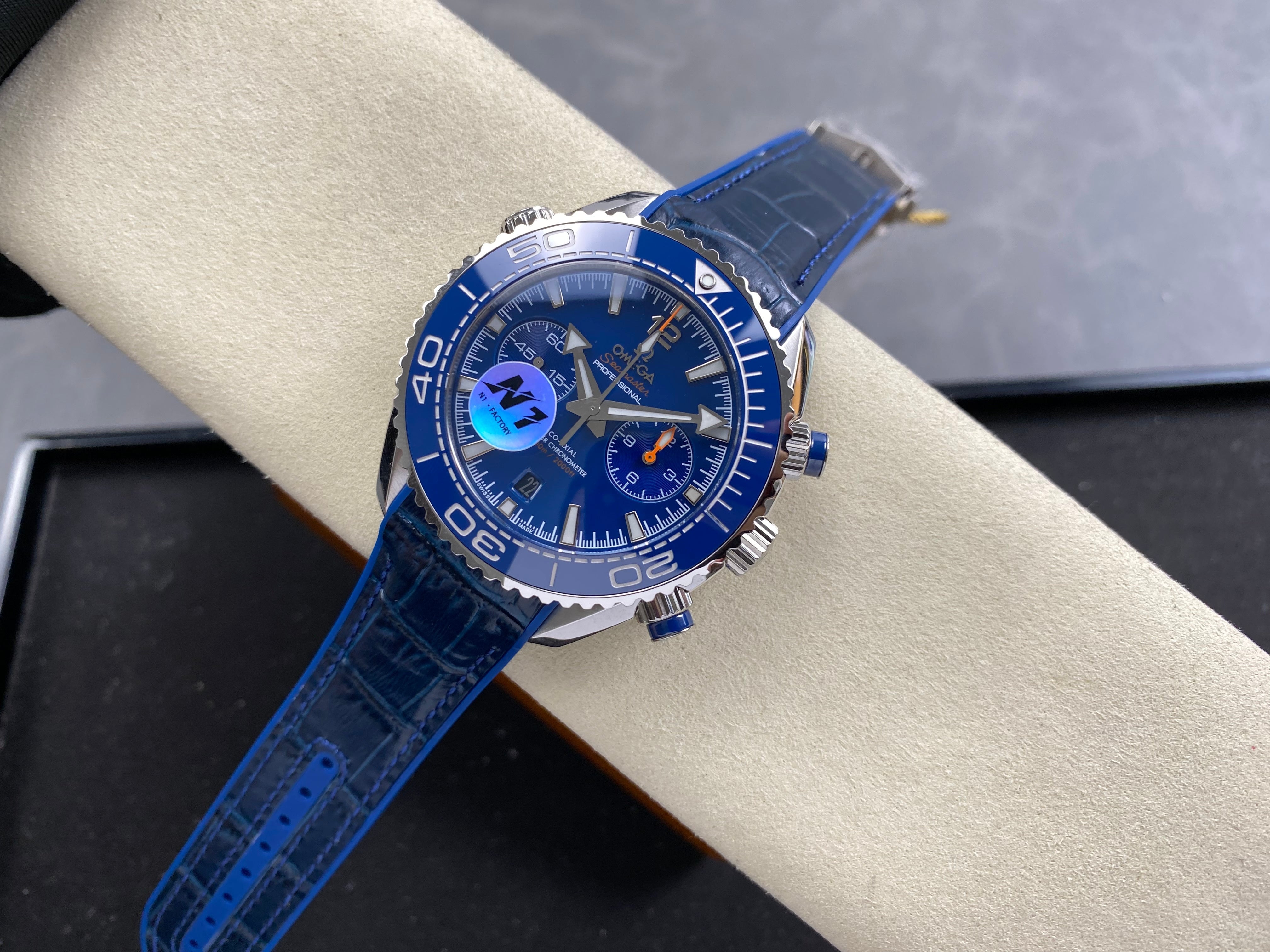 Omega Seamaster 46mm Blue Dial Sliver Case Blue Leather