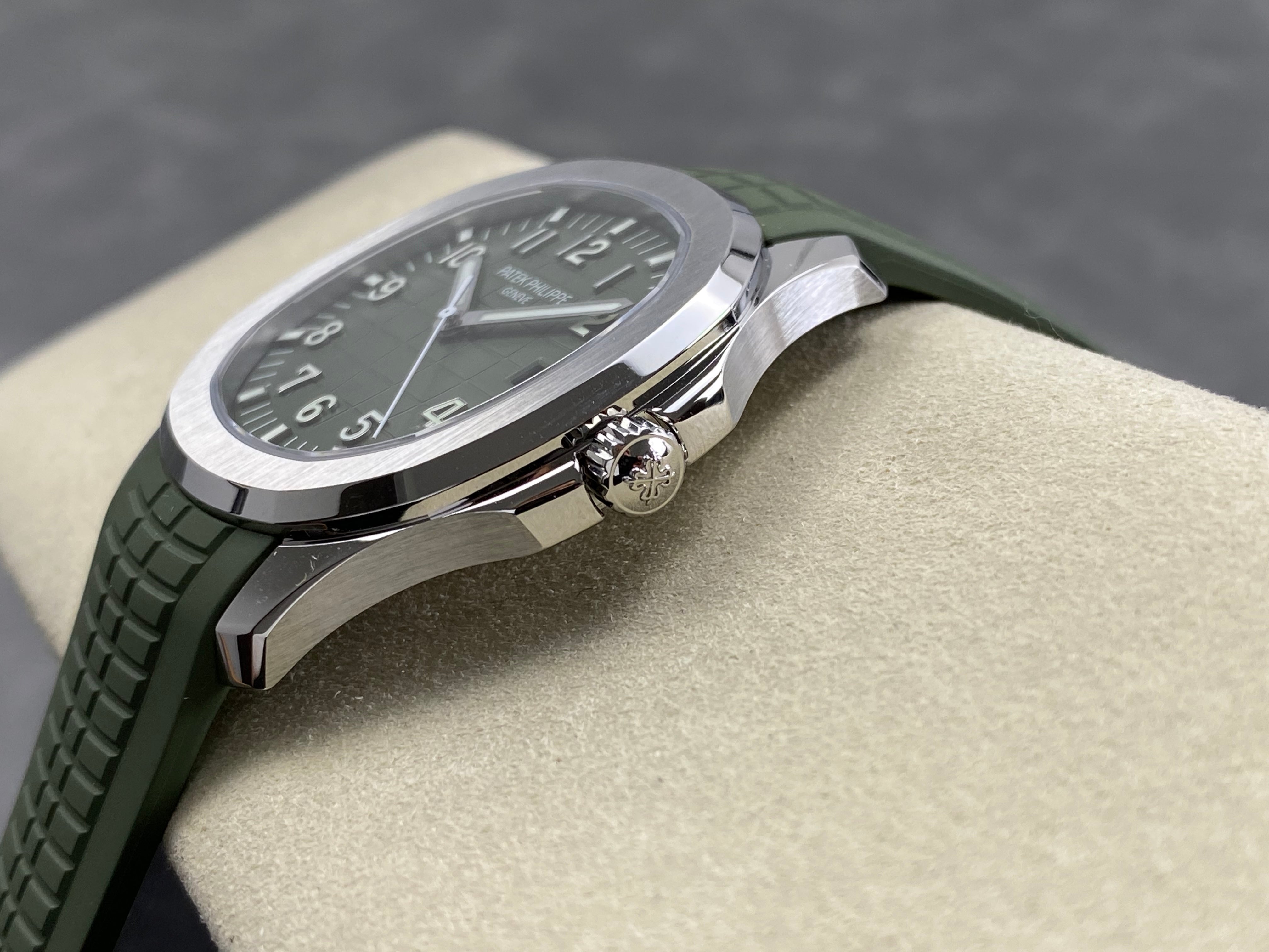 Patek Philippe Aquanaut 42mm Green Dial Green Rubber Strap