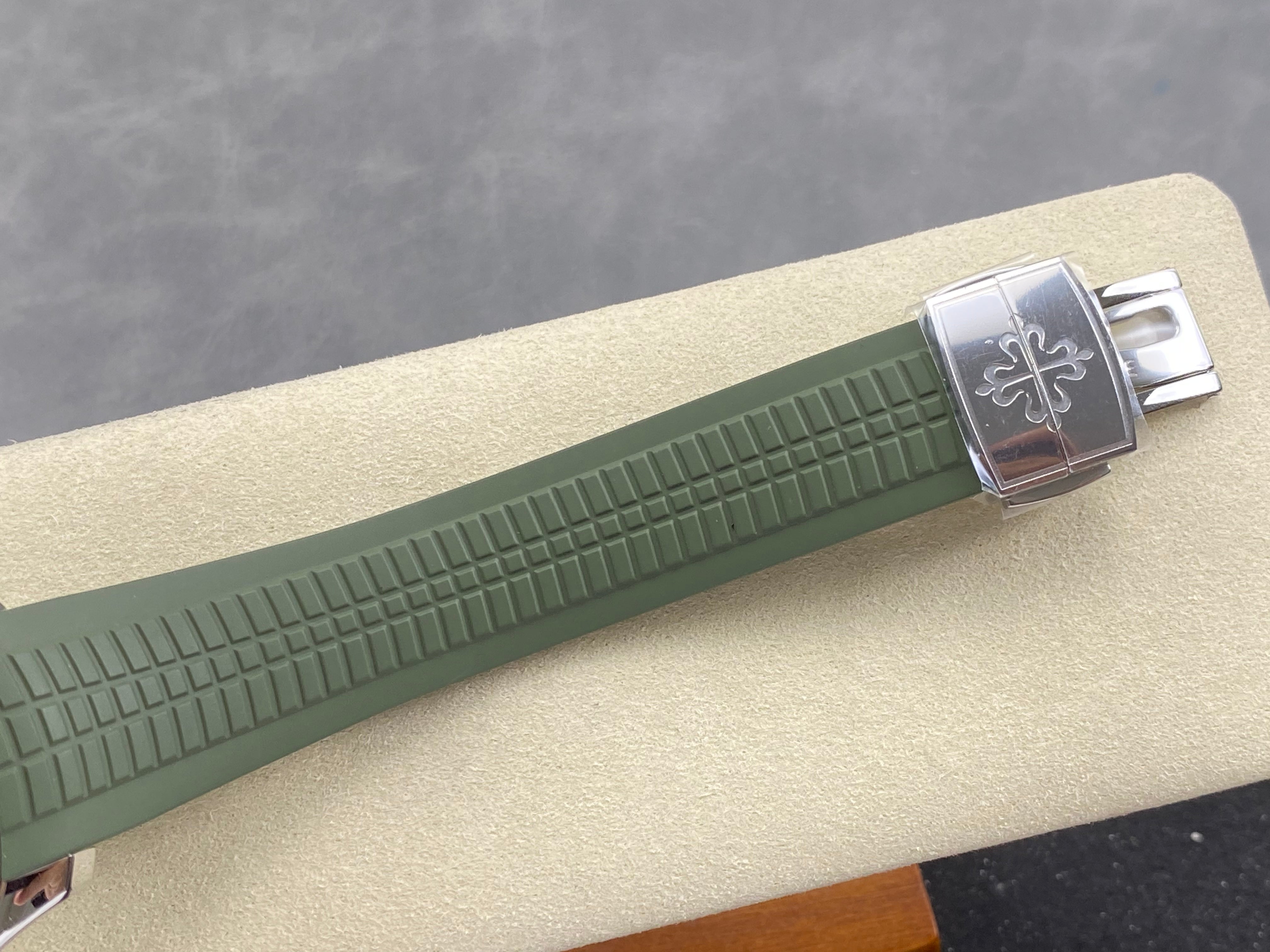 Patek Philippe Aquanaut 42mm Green Dial Green Rubber Strap