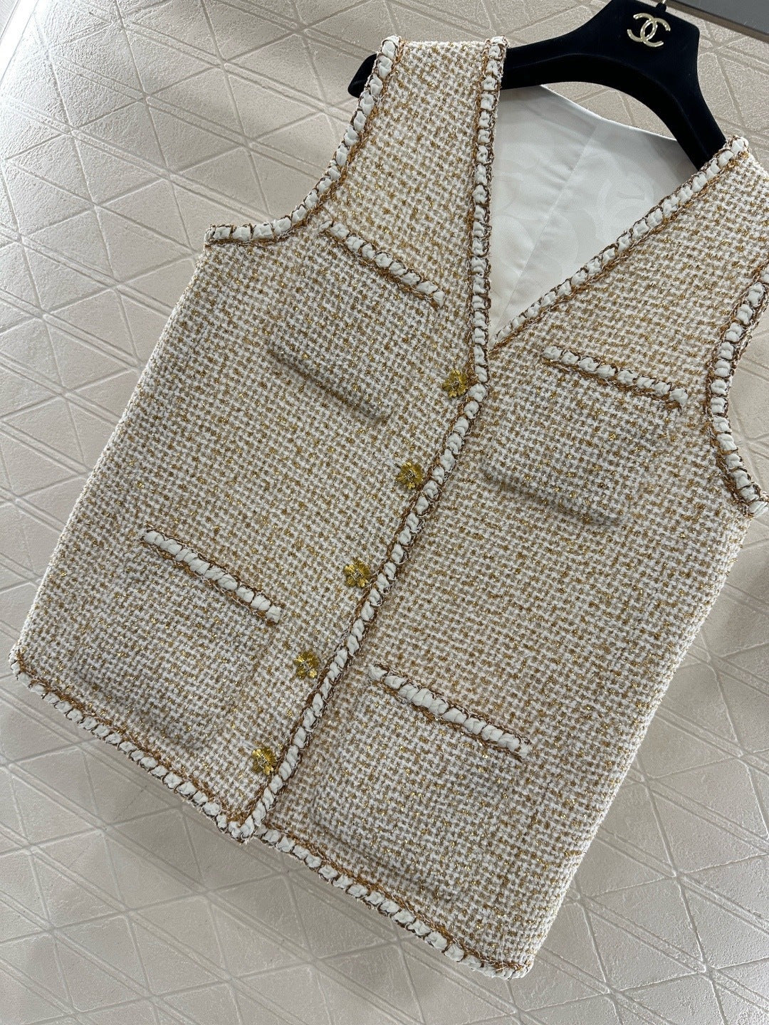 CC 26 Vest With Gold-colored Buttons Beige Tweed Fabric