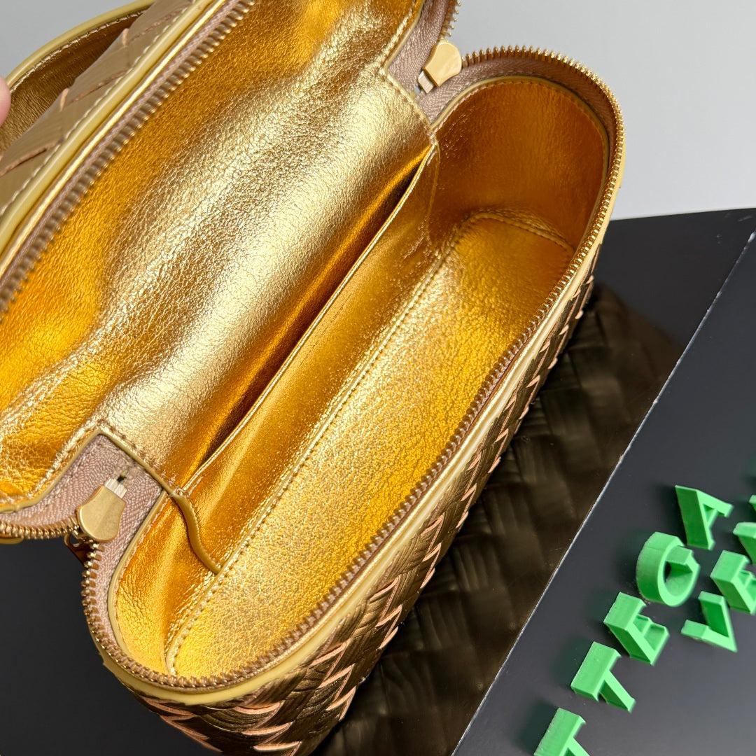 Bottega Veneta 2026 Bang Bang Vanity Case 22cm Gold Laminated Leather 137085