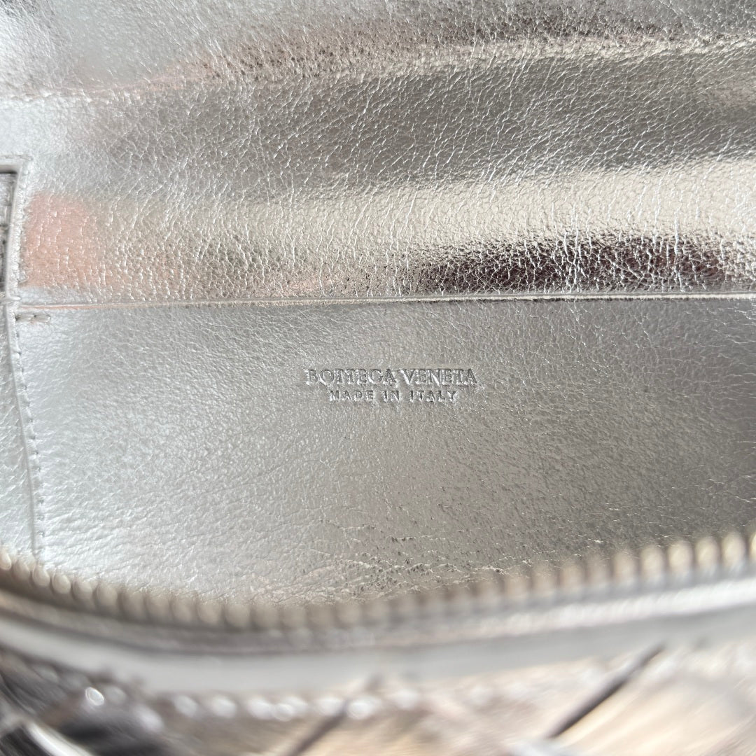 Bottega Veneta 2026 Bang Bang Vanity Case 22cm Silver Laminated Leather 137084
