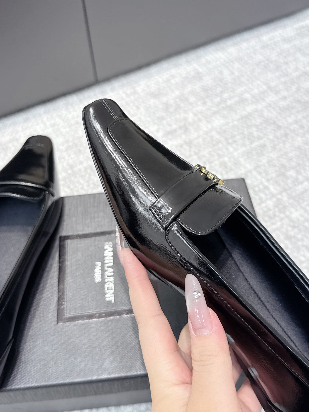 YSL 26ss Square Toe Loafers Black Glossy Leather 662729