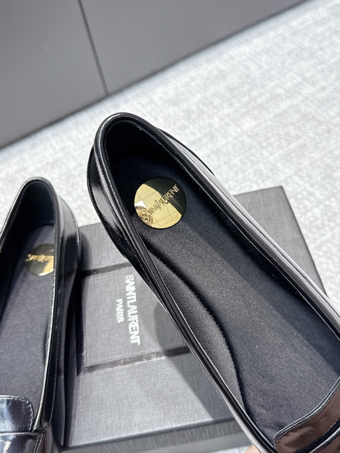 YSL 26ss Square Toe Loafers Black Glossy Leather 662729