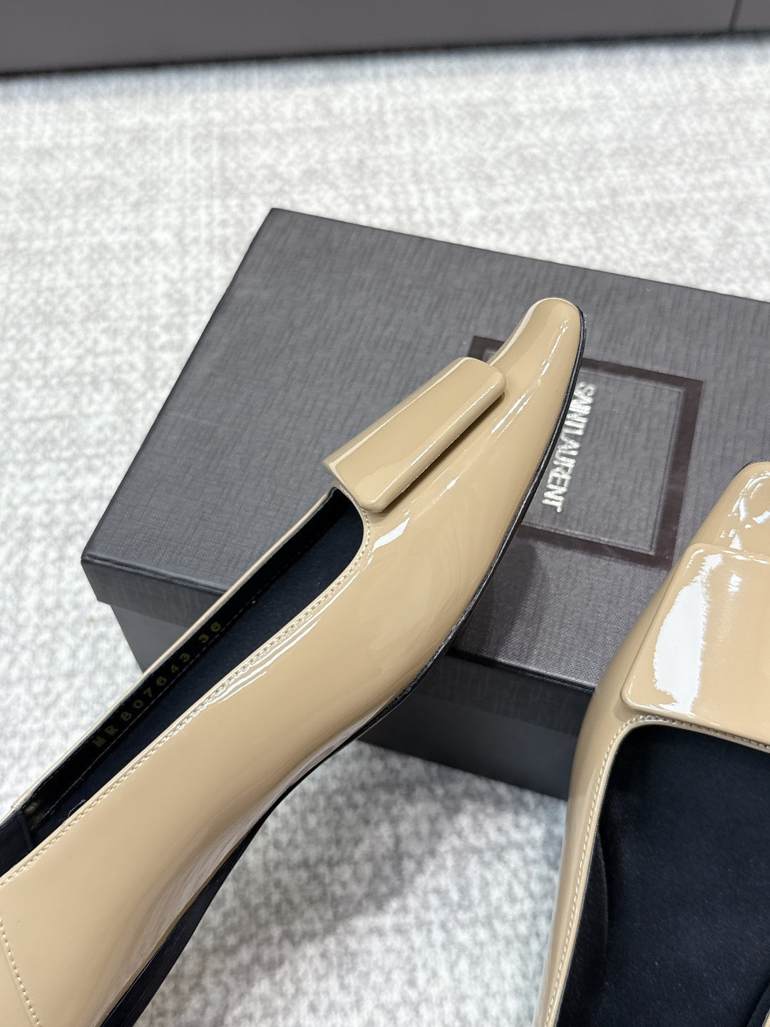 YSL 26ss Square Toe Loafers Beige Patent Leather 662735