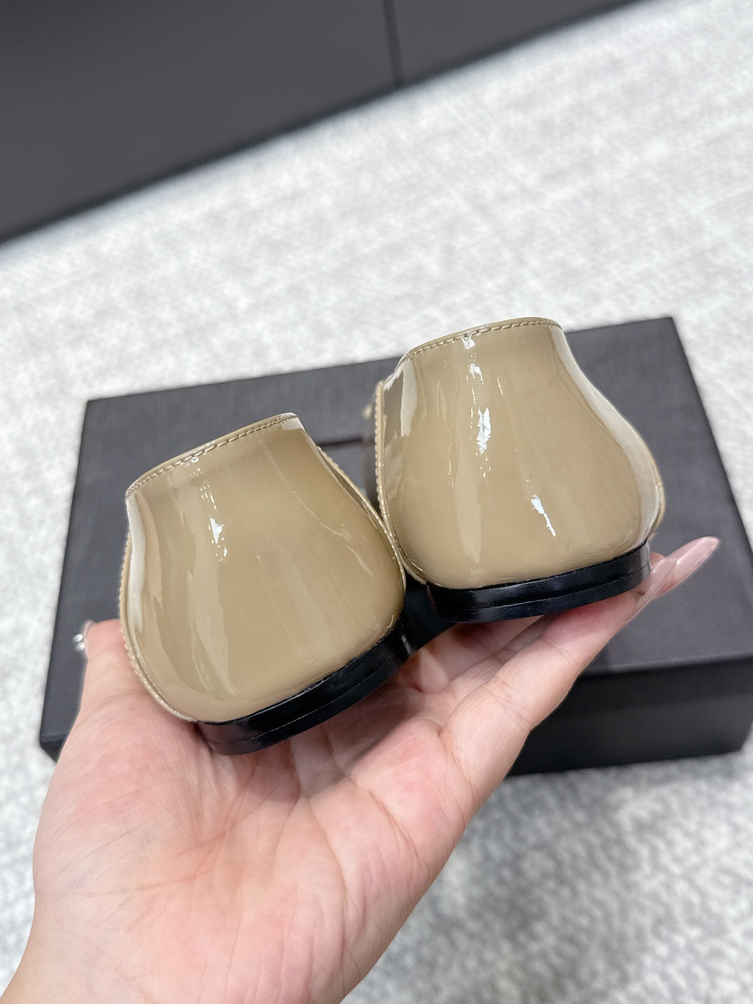 YSL 26ss Square Toe Loafers Beige Patent Leather 662735