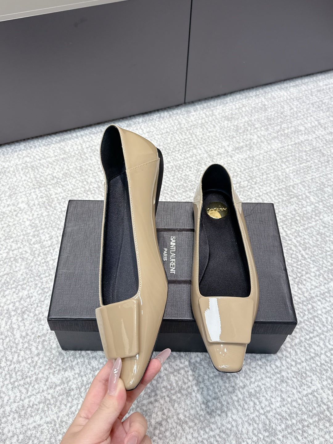 YSL 26ss Square Toe Loafers Beige Patent Leather 662735