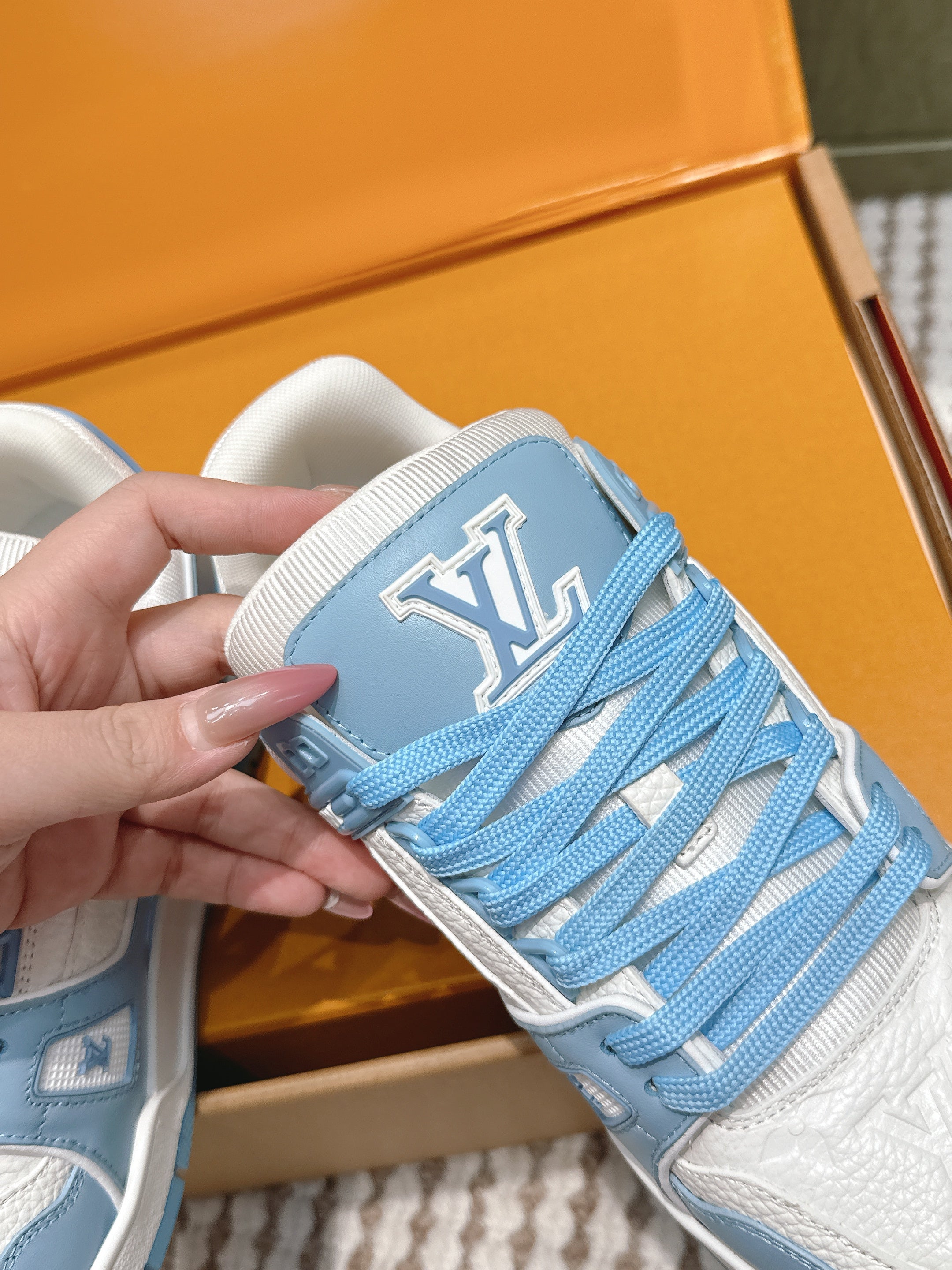 LV 26ss Trainer Sneakers White Blue Cowhide 657904