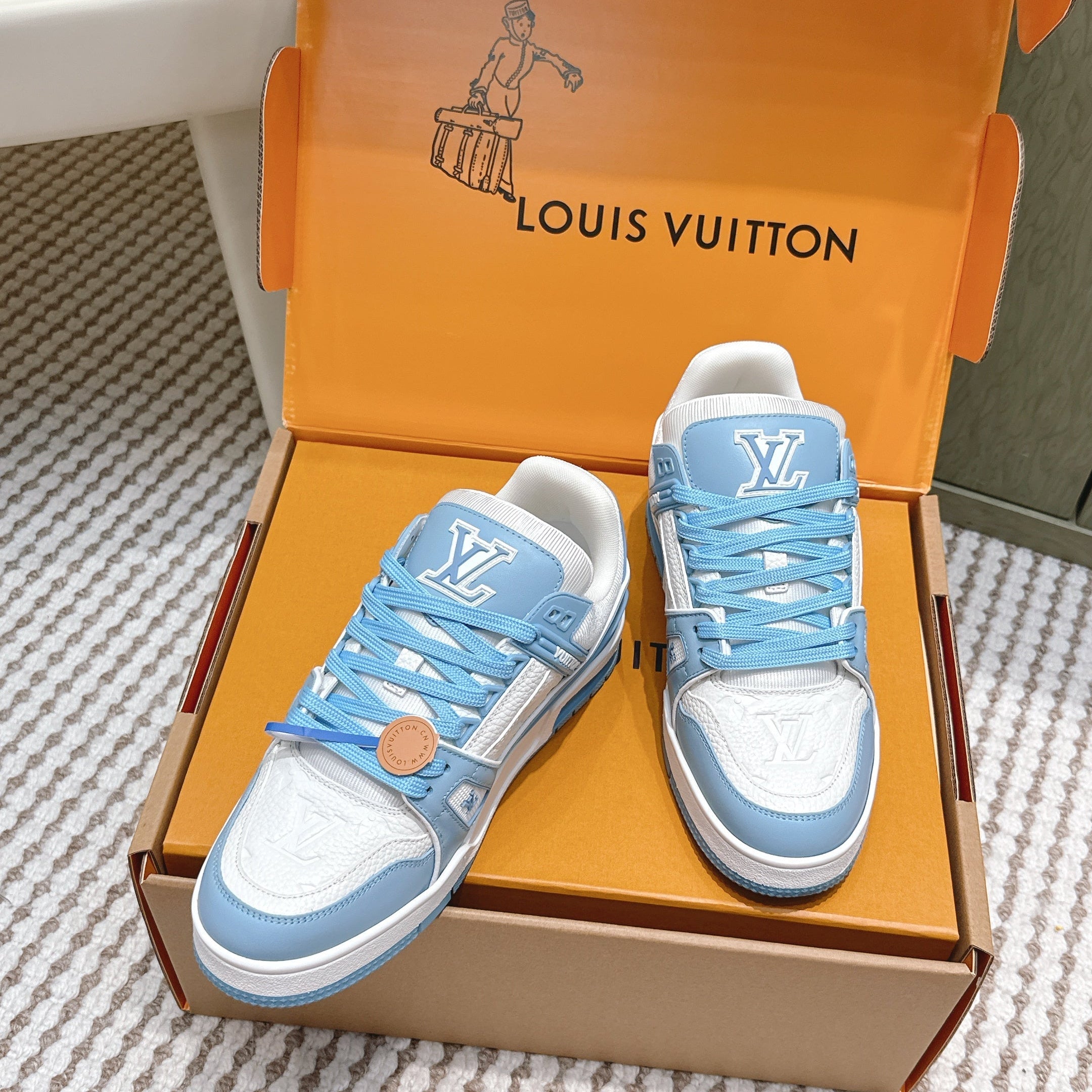 LV 26ss Trainer Sneakers White Blue Cowhide 657904