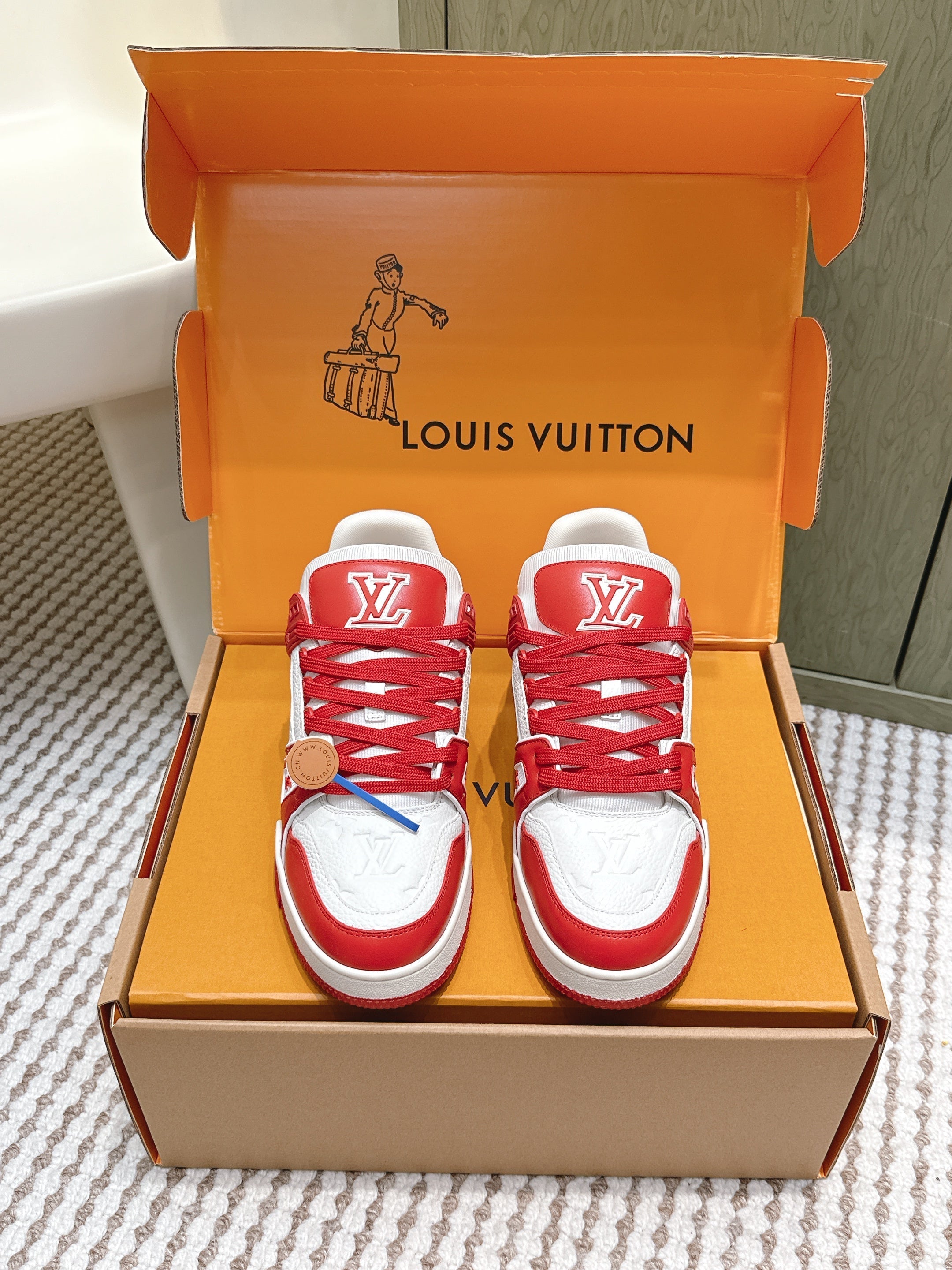 LV 26ss Trainer Sneakers White Red Cowhide 657908