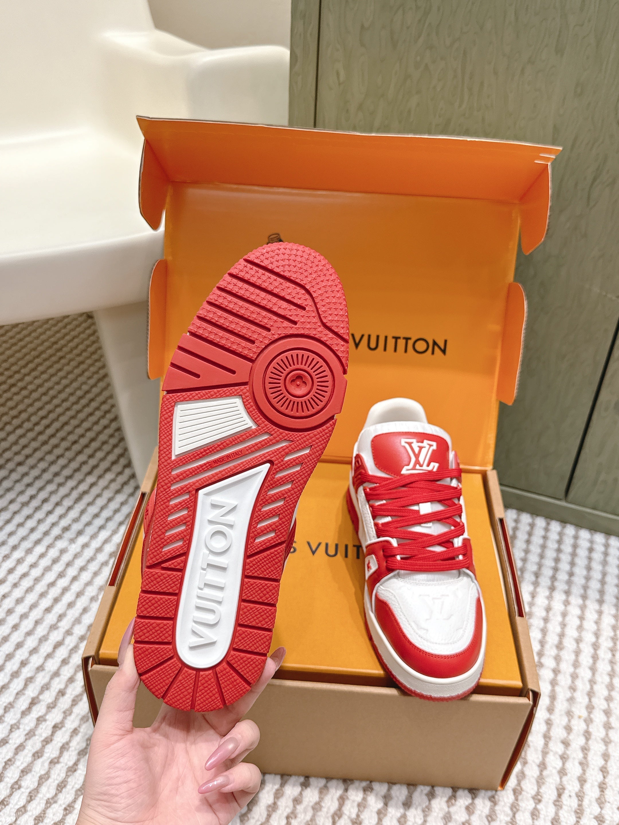LV 26ss Trainer Sneakers White Red Cowhide 657908