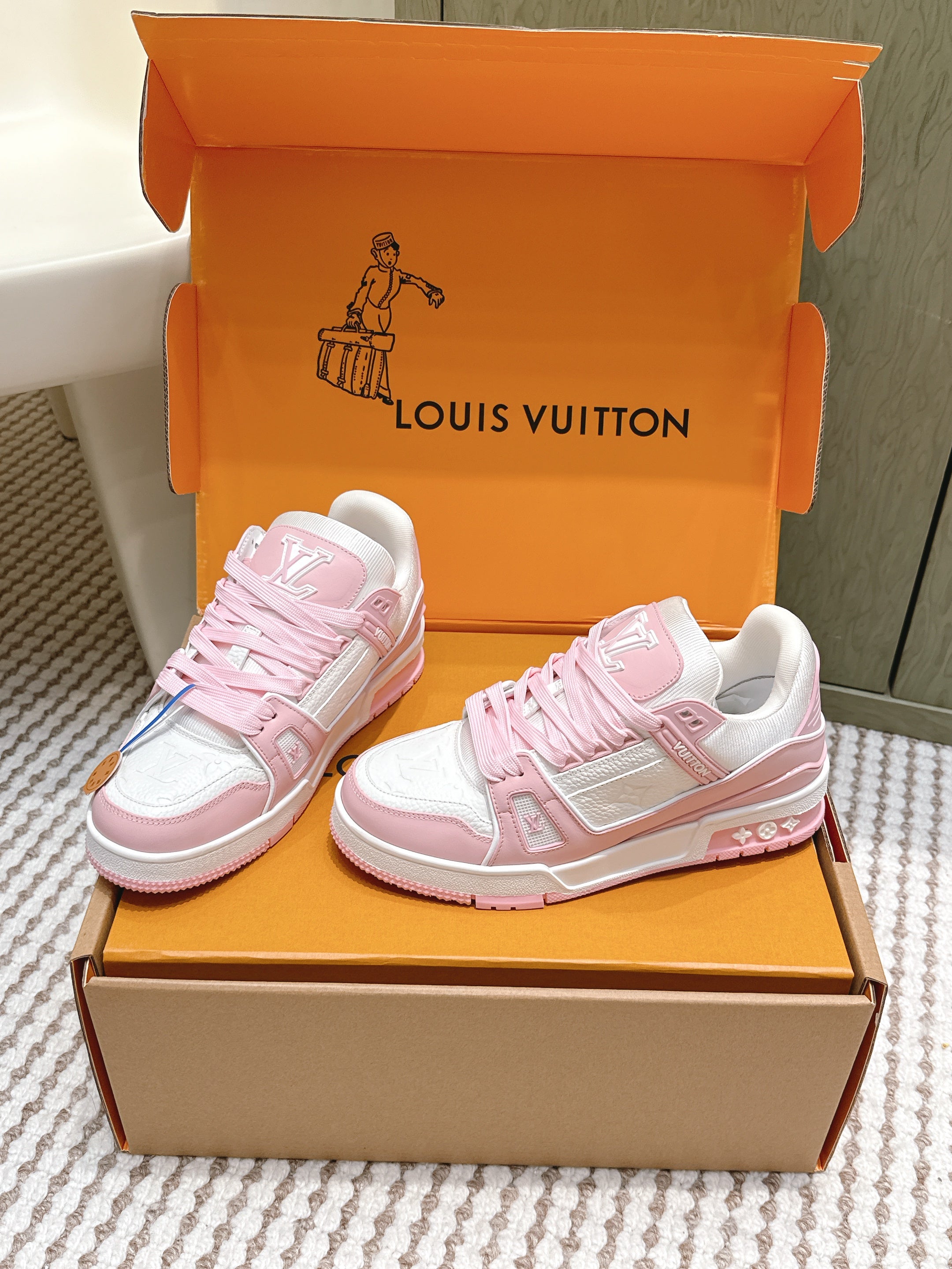 LV 26ss Trainer Sneakers White Light Pink Denim Cowhide 657909