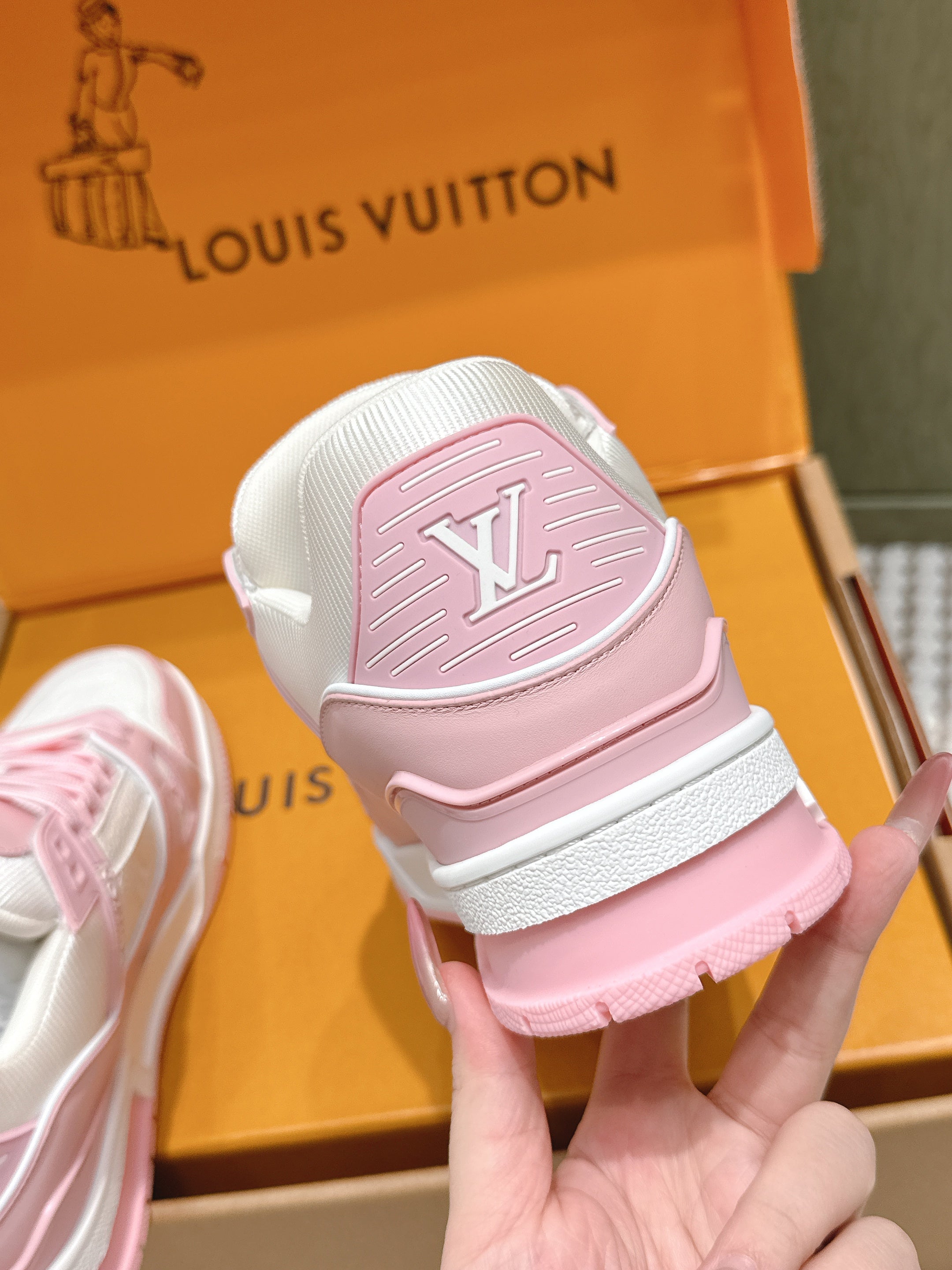 LV 26ss Trainer Sneakers White Light Pink Denim Cowhide 657909