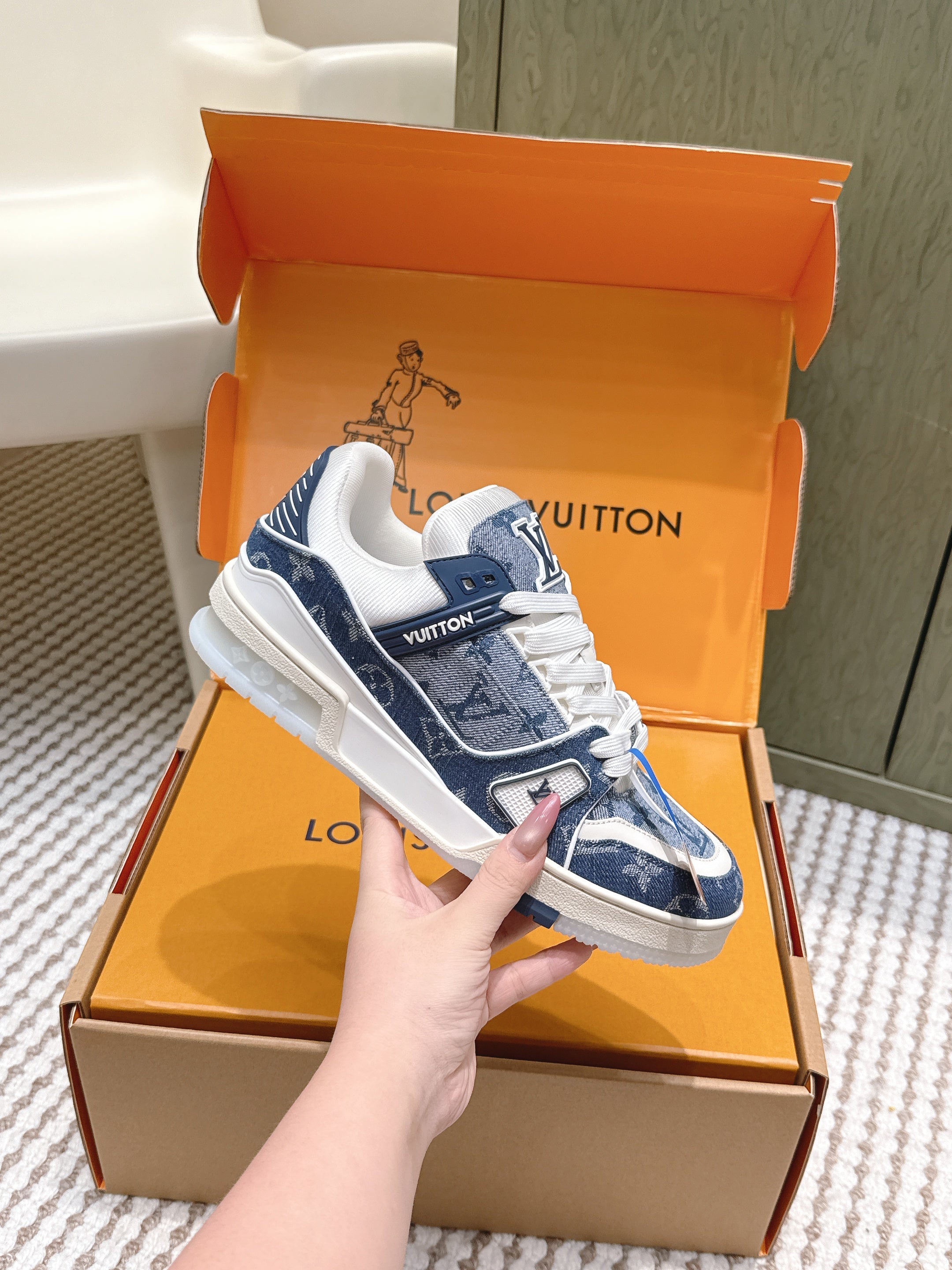LV 26ss Trainer Sneakers White Blue Denim Cowhide 657913