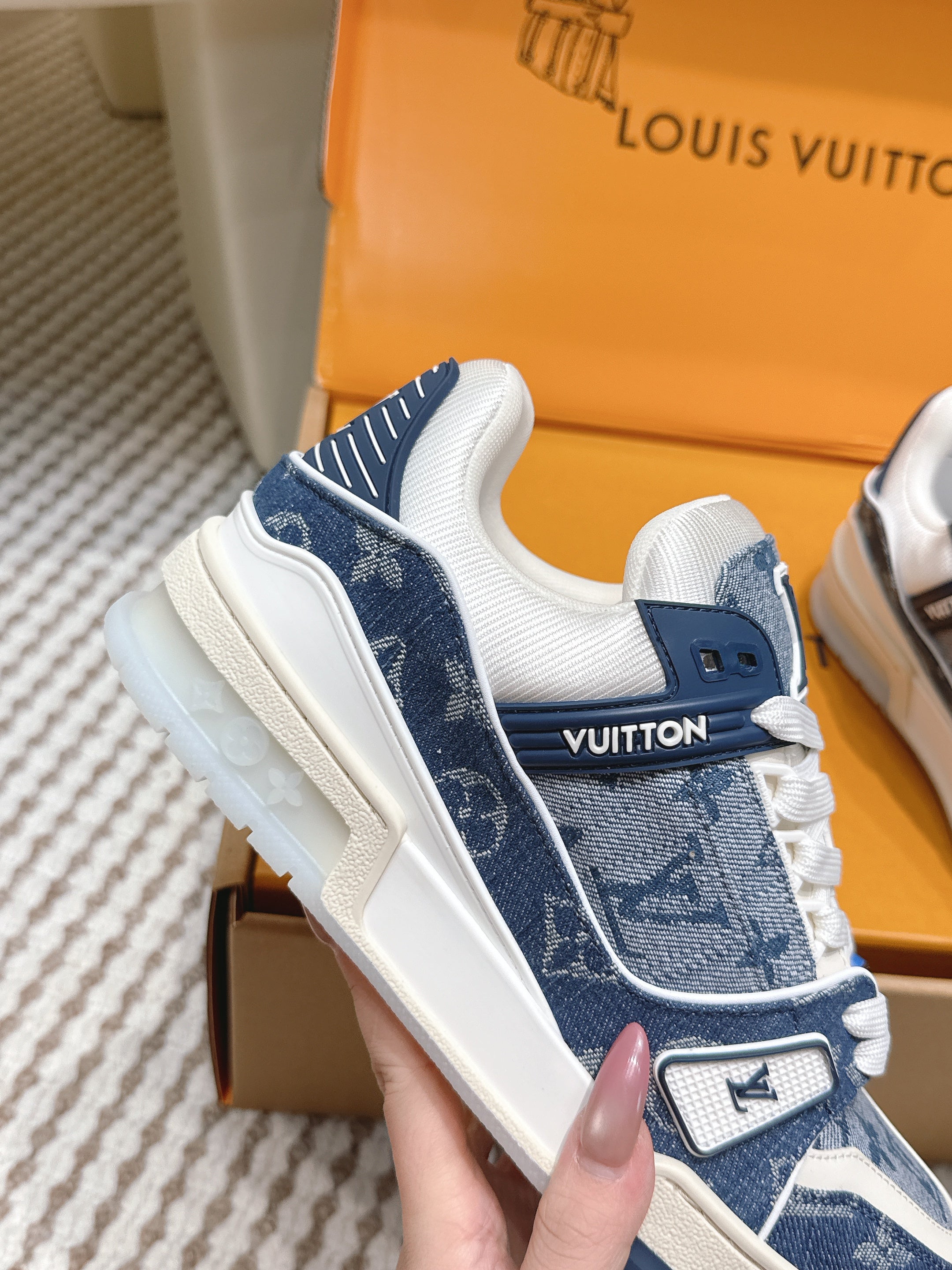 LV 26ss Trainer Sneakers White Blue Denim Cowhide 657913