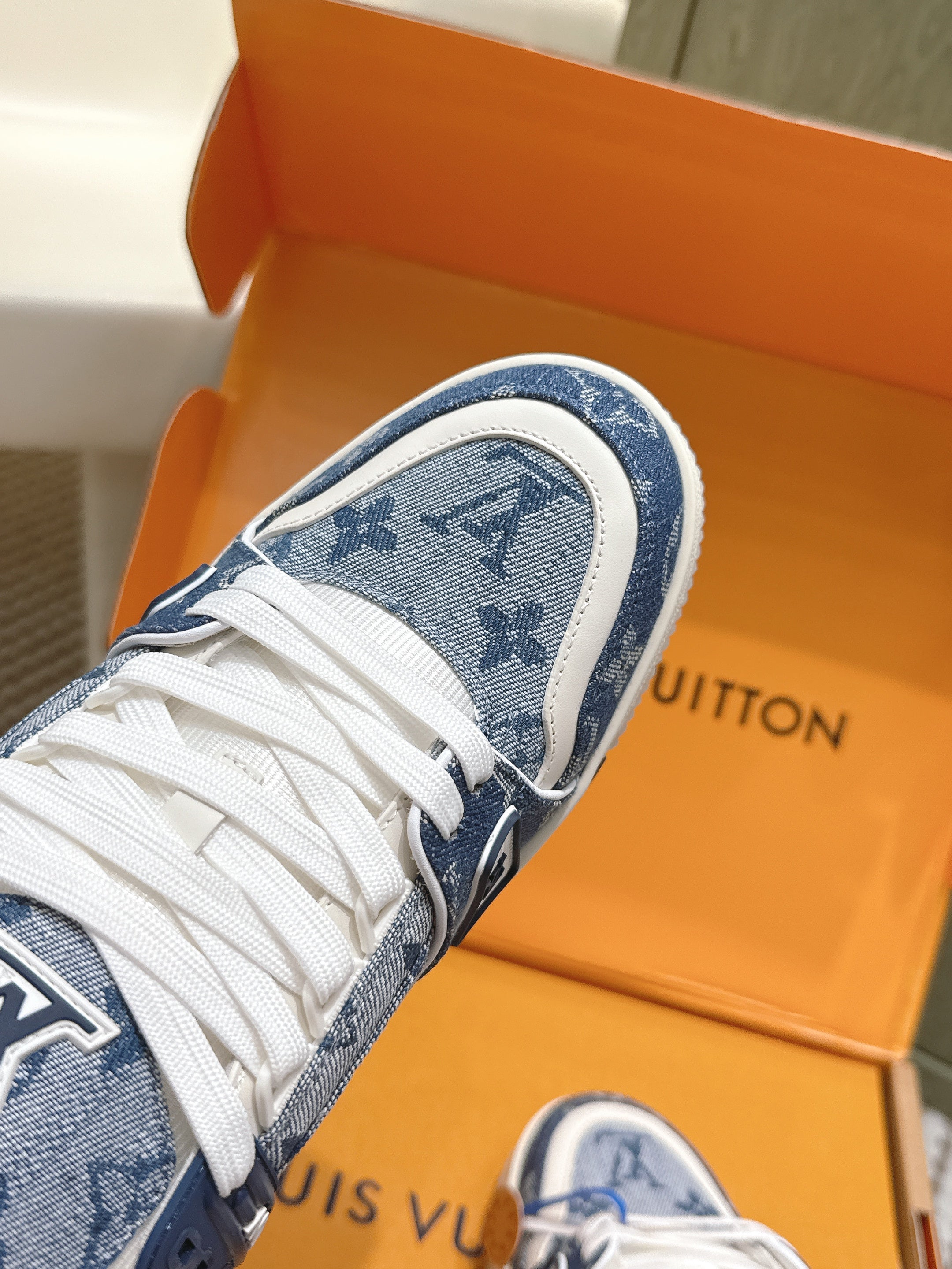 LV 26ss Trainer Sneakers White Blue Denim Cowhide 657913