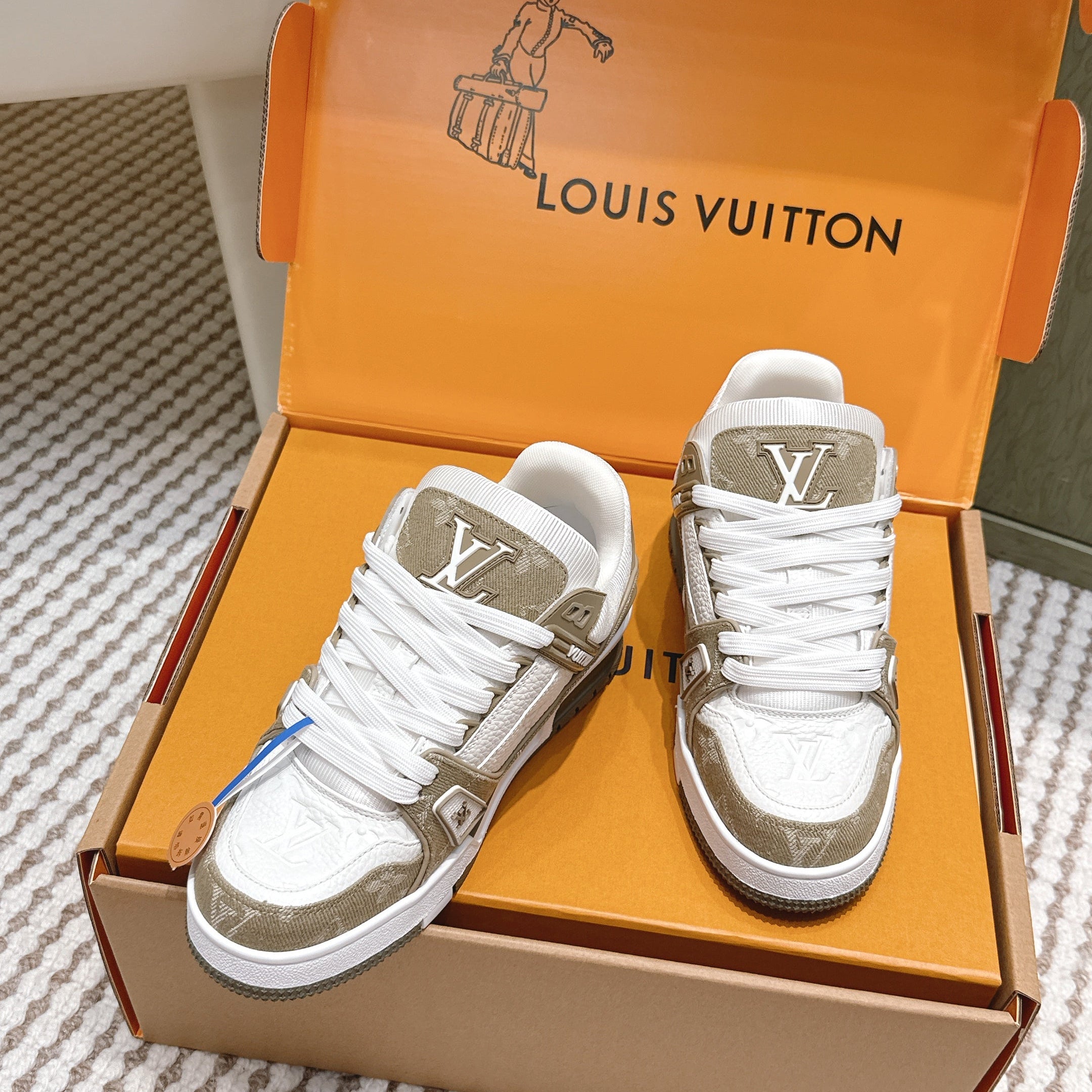 LV 26ss Trainer Sneakers White Taupe Denim Cowhide 657915