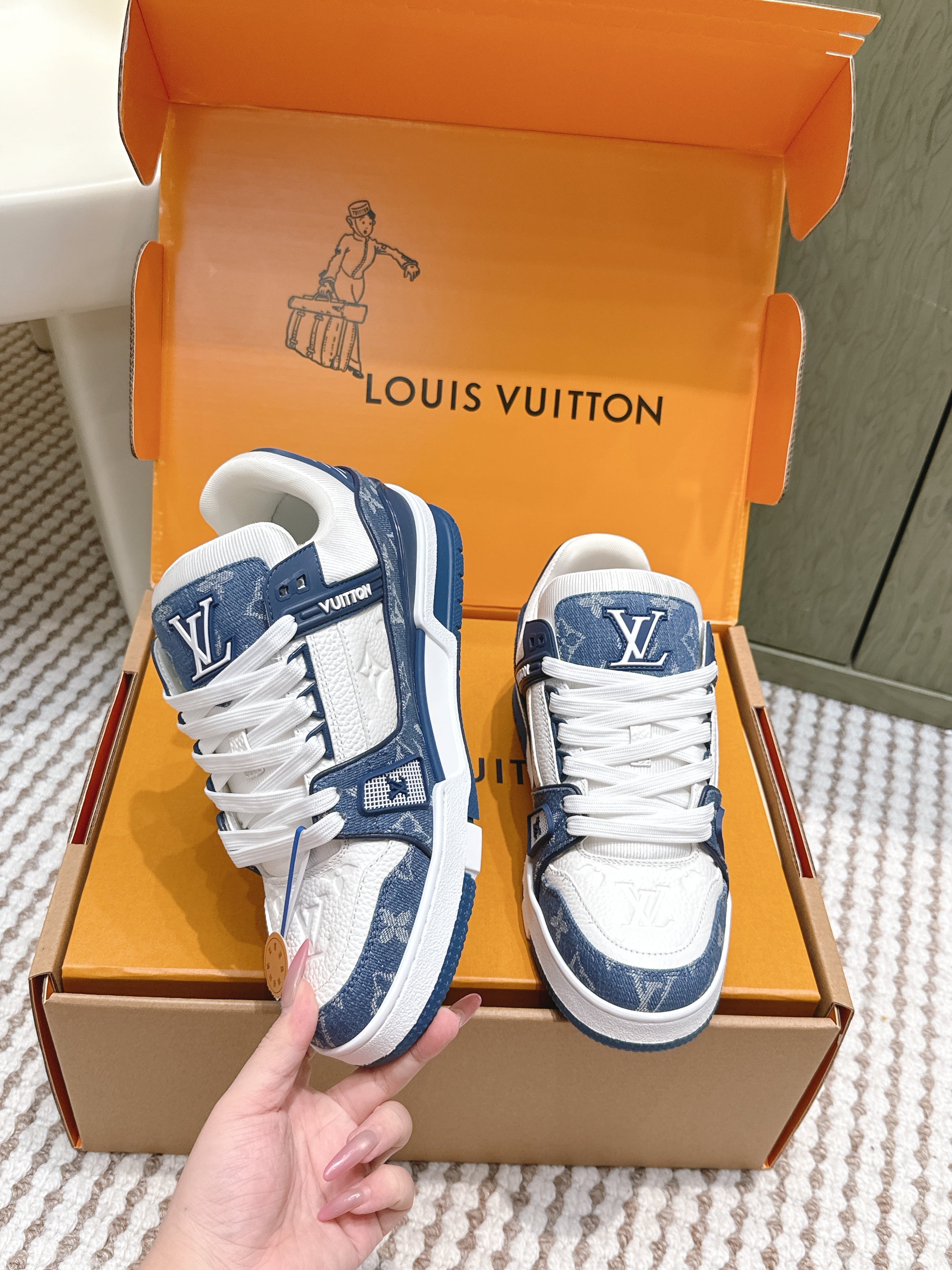 LV 26ss Trainer Sneakers White Dark Blue Denim Cowhide 657916