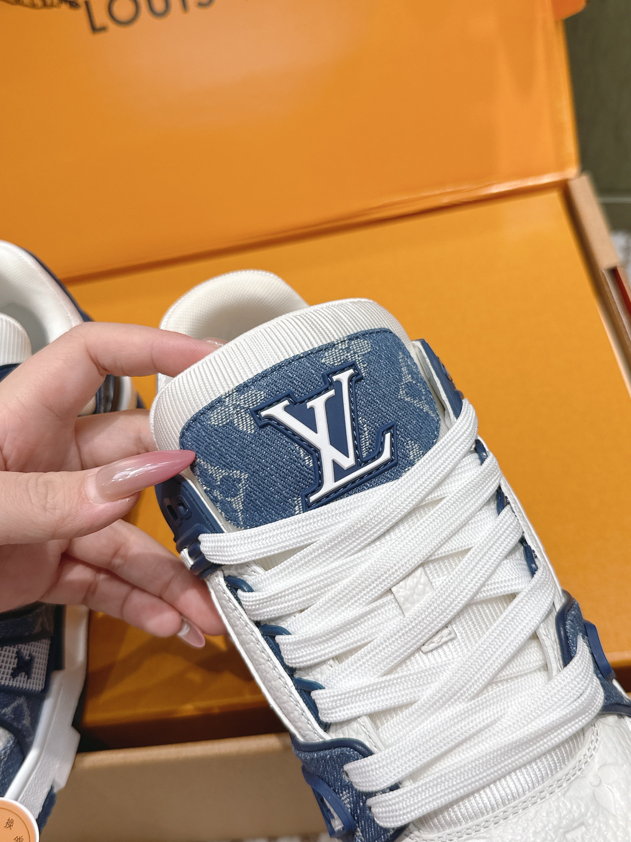 LV 26ss Trainer Sneakers White Dark Blue Denim Cowhide 657916