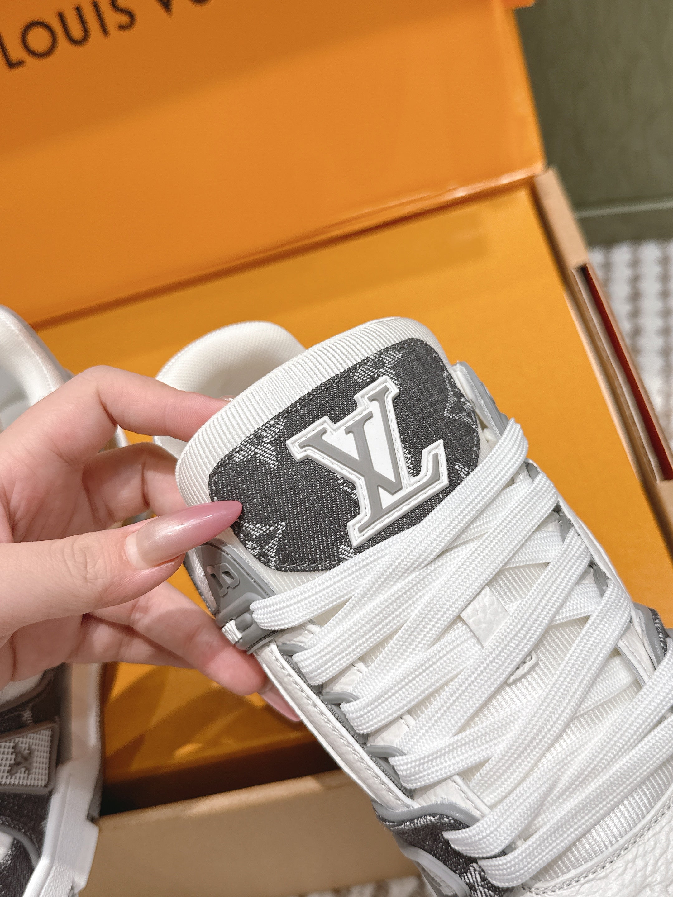 LV 26ss Trainer Sneakers Black Gray White Denim Cowhide 657919