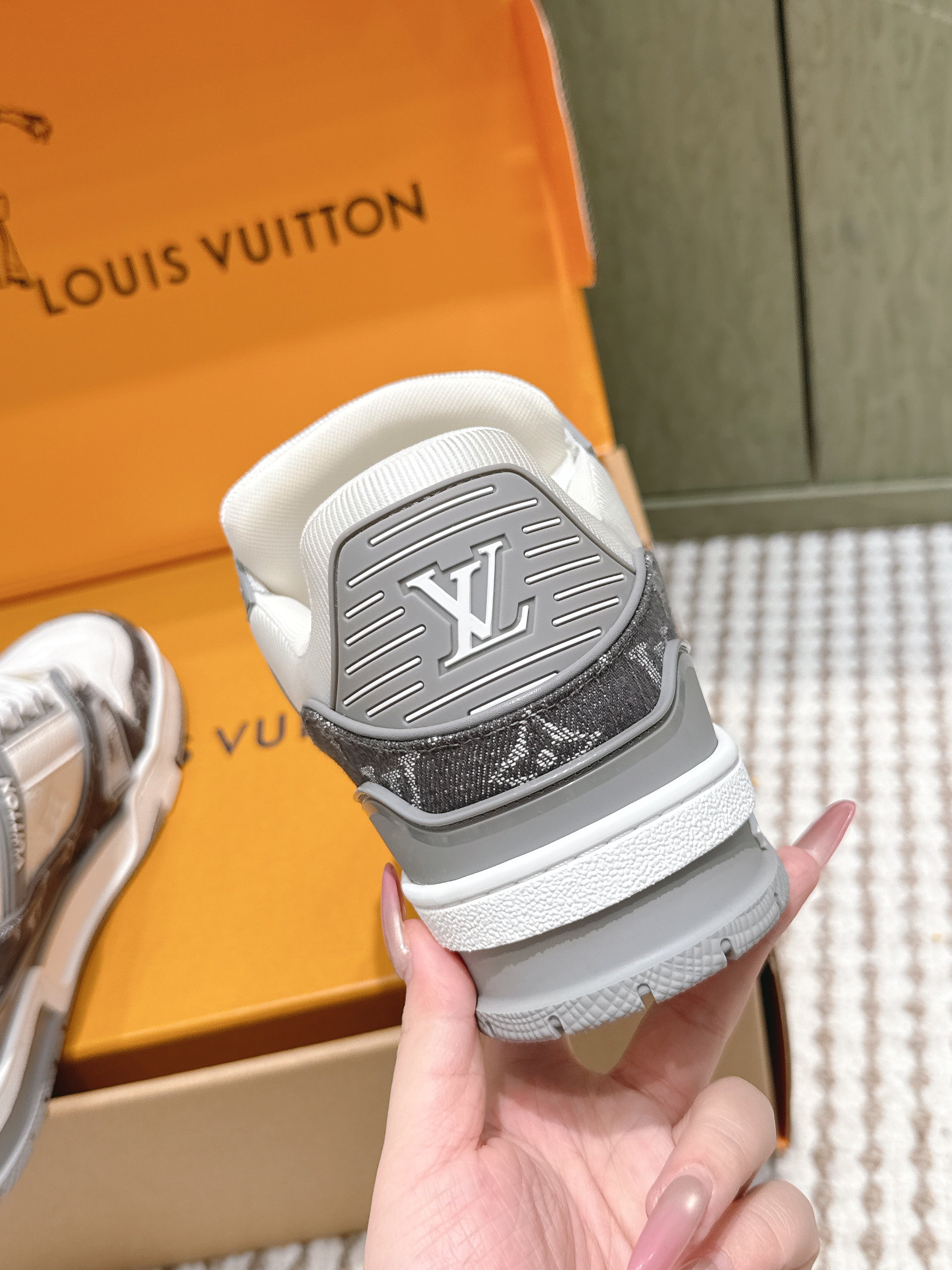 LV 26ss Trainer Sneakers Black Gray White Denim Cowhide 657919